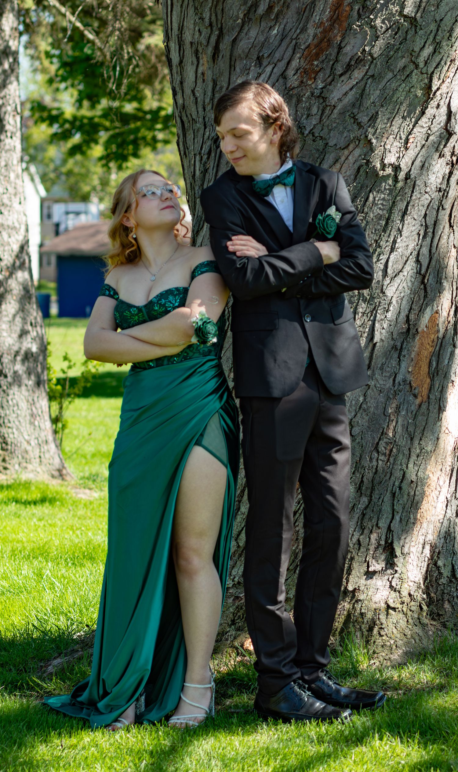 Prom couple photoshoot in a park