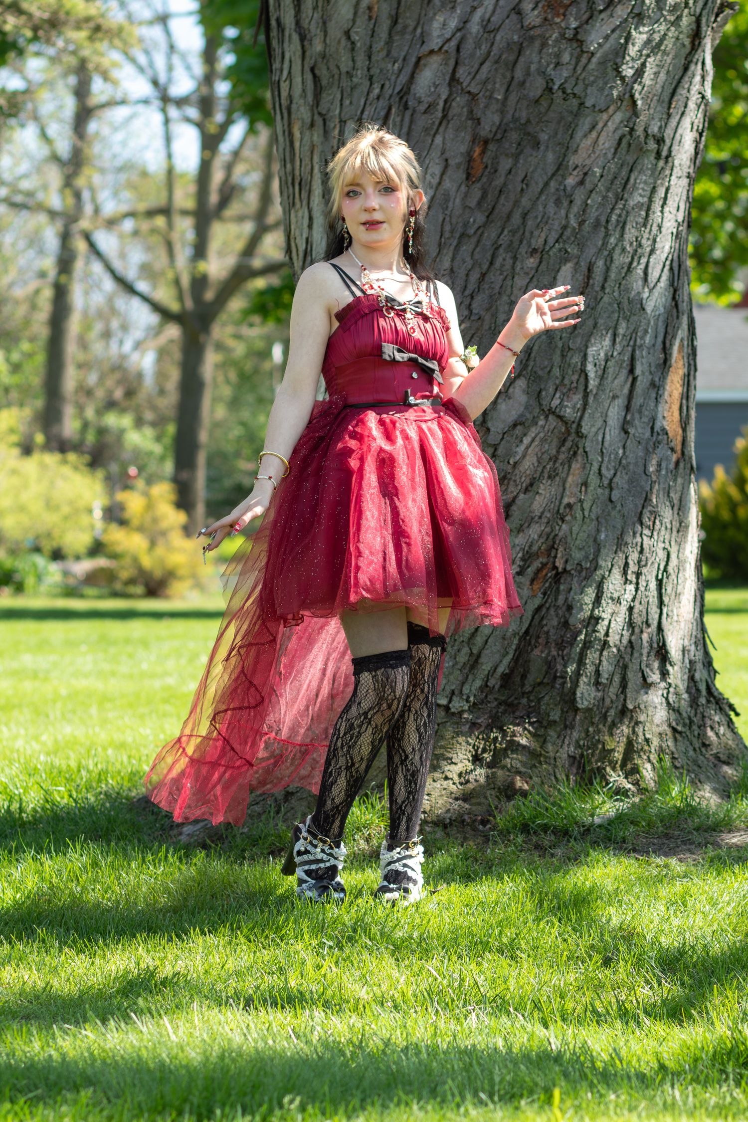 High school prom photoshoot in a park