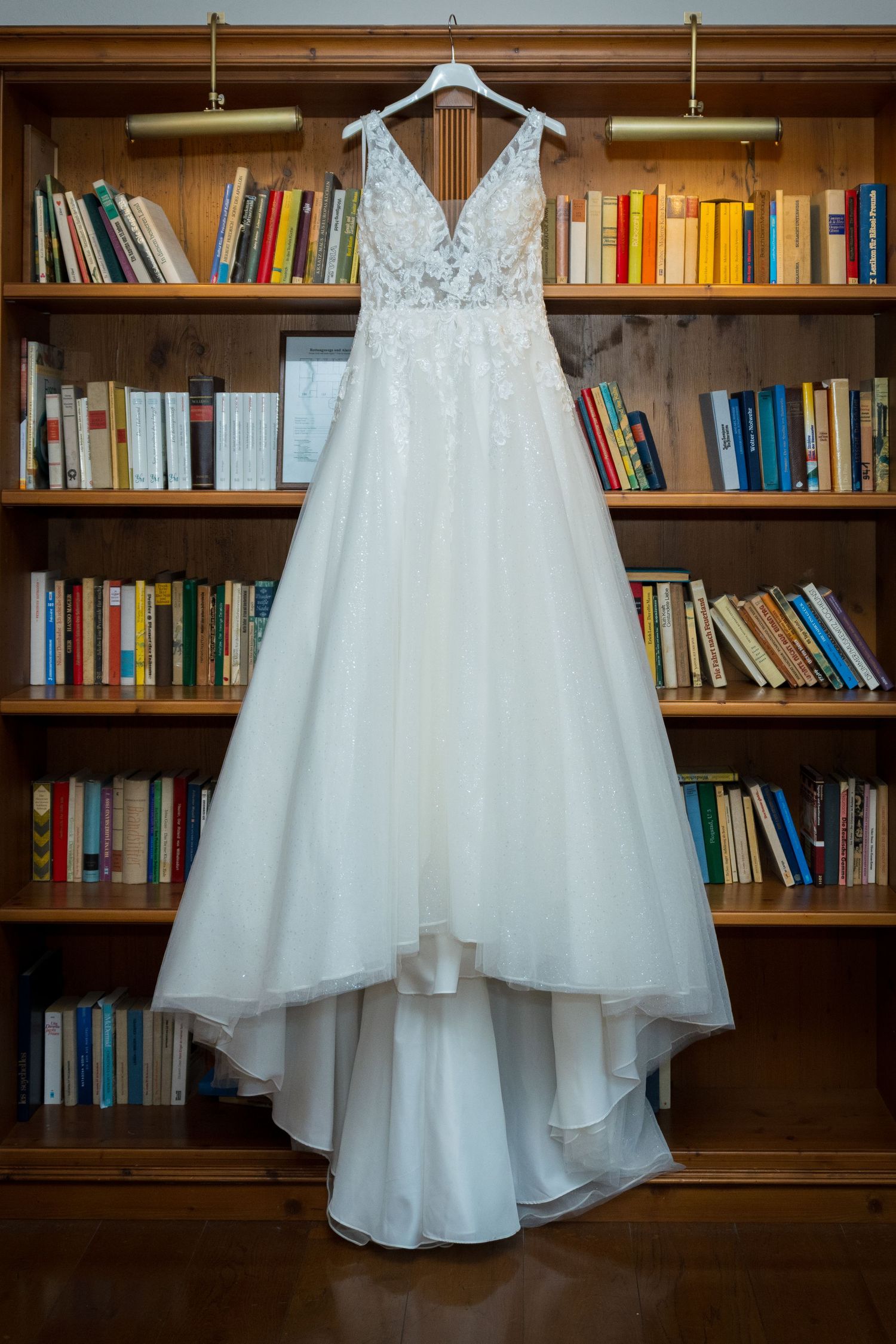 Brautkleid Detailaufnahme vor der Hochzeit in Berlin