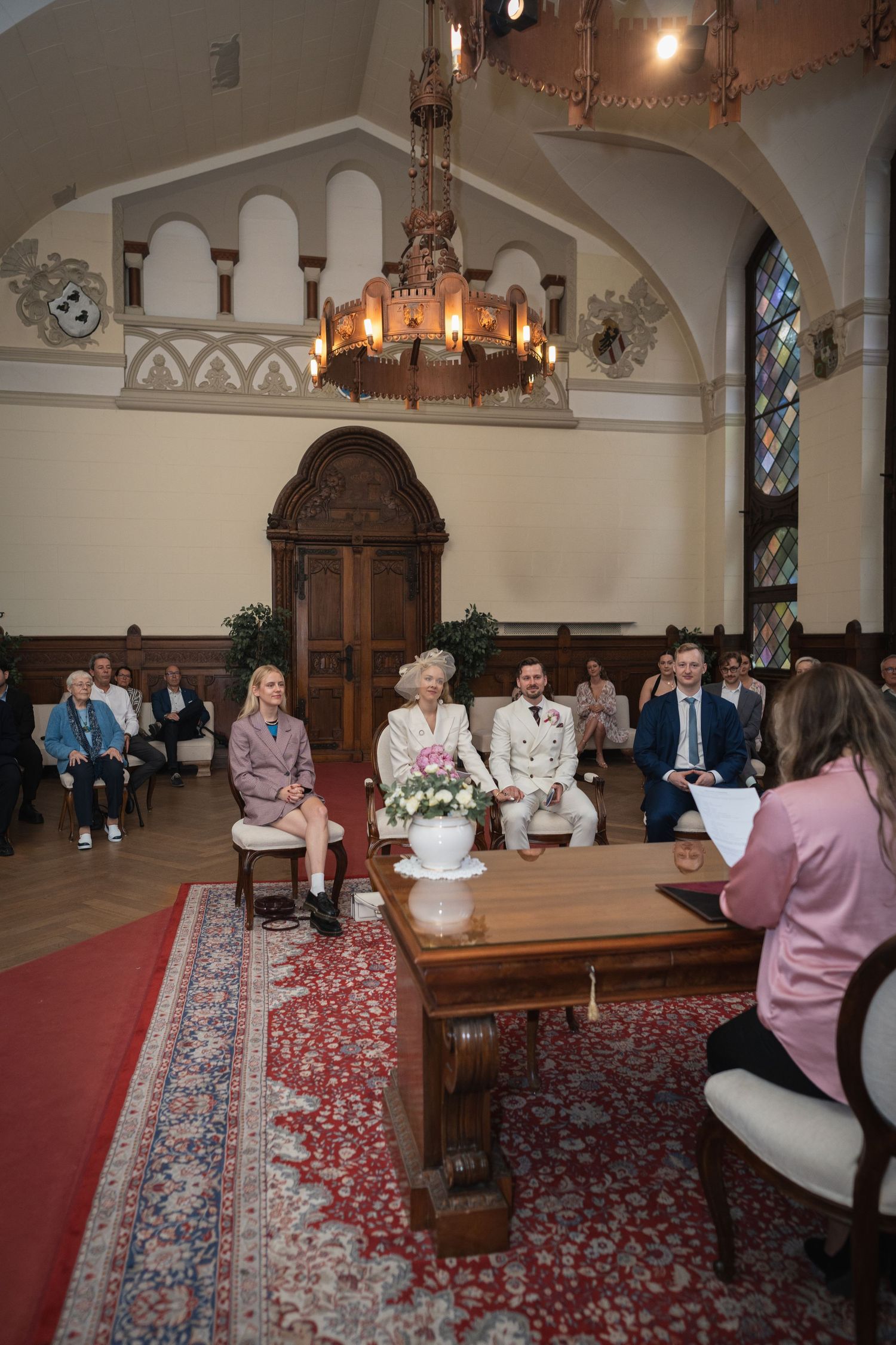 Hochzeitsfotograf Berlin – Trauung im Standesamt Schmargendorf, elegantes Brautpaar im Gründerzeit-Ambiente