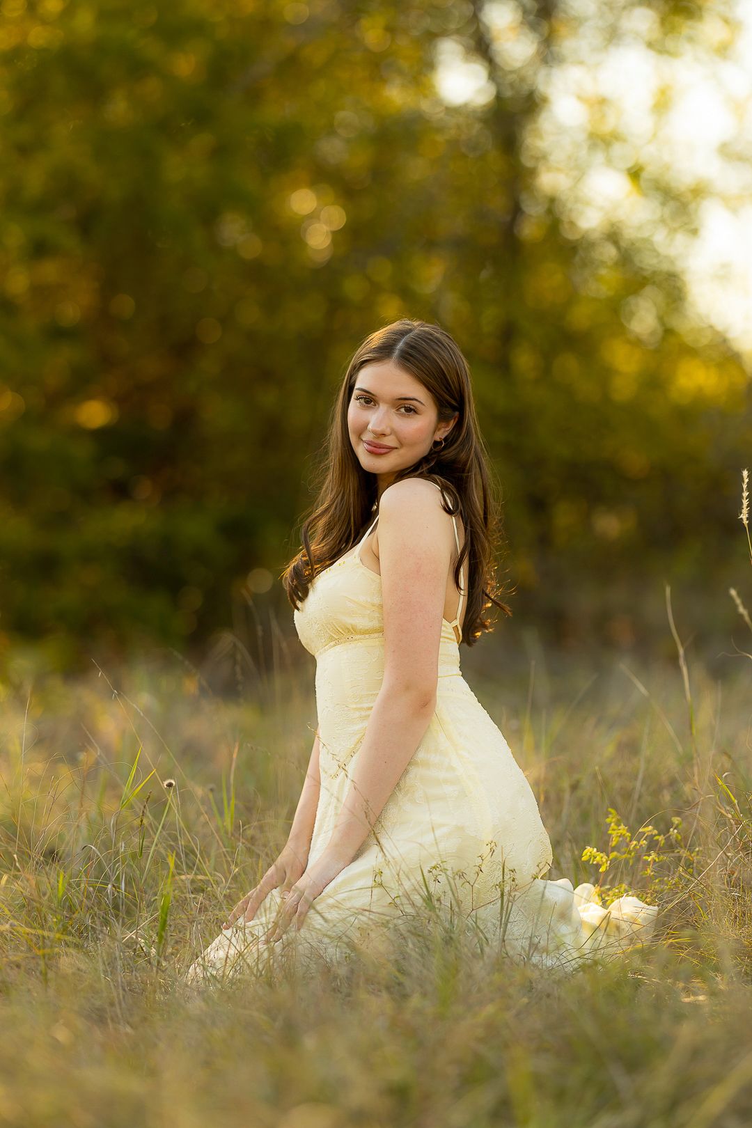 Dreamy outdoor portrait session in a field during golden hour.