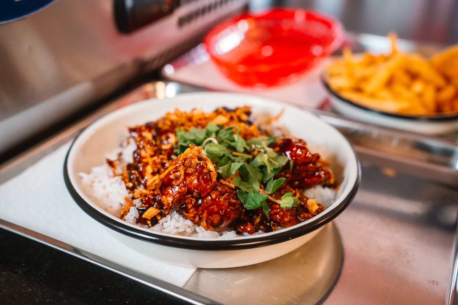 plat asiatique, restaurant à base de poulet pour un reportage photo sur Rennes - général TAO