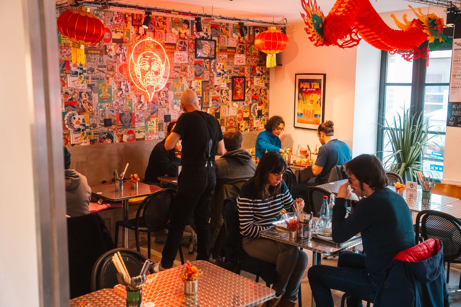 Photographie d’ambiance dans le restaurant Général Tao à Rennes, reportage photo professionnel pour commerce et restaurant en Bretagne.