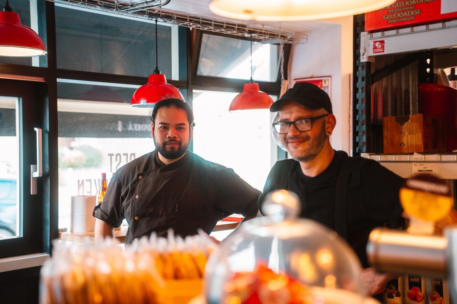 Photo d’ambiance lumineuse dans le restaurant Général Tao à Rennes, reportage photo professionnel pour restaurant en Bretagne.