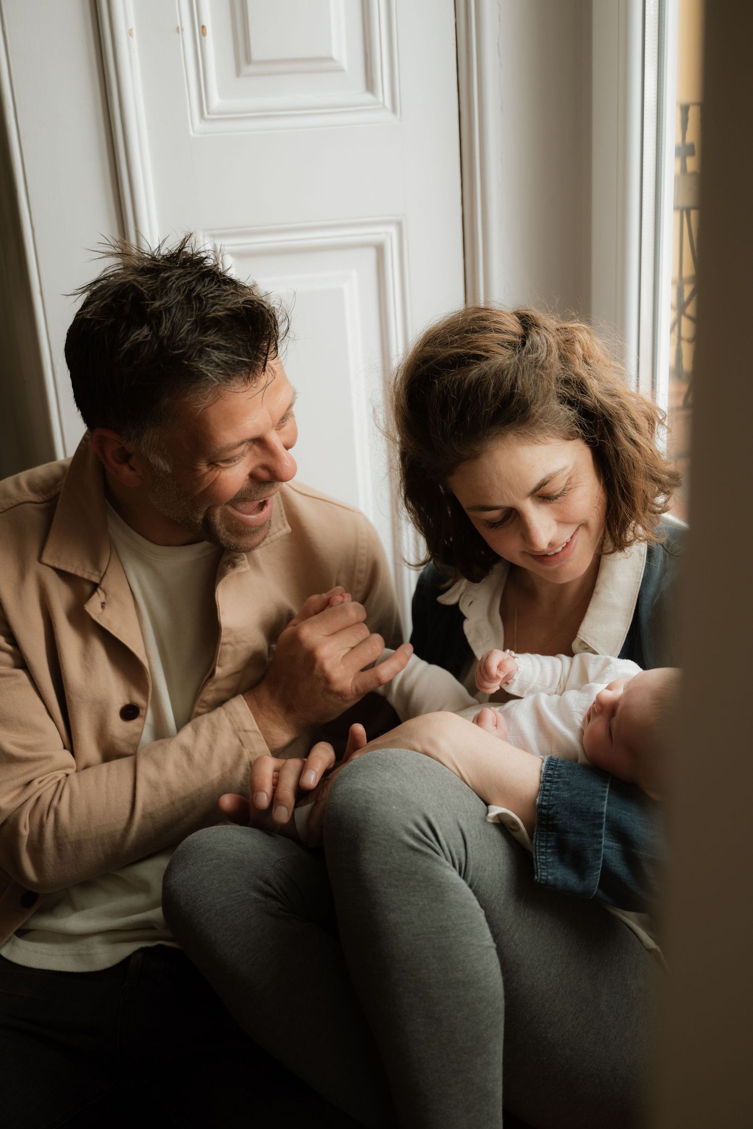 Lisbon Newborn Photographer, Natural Family Photos, Home Session