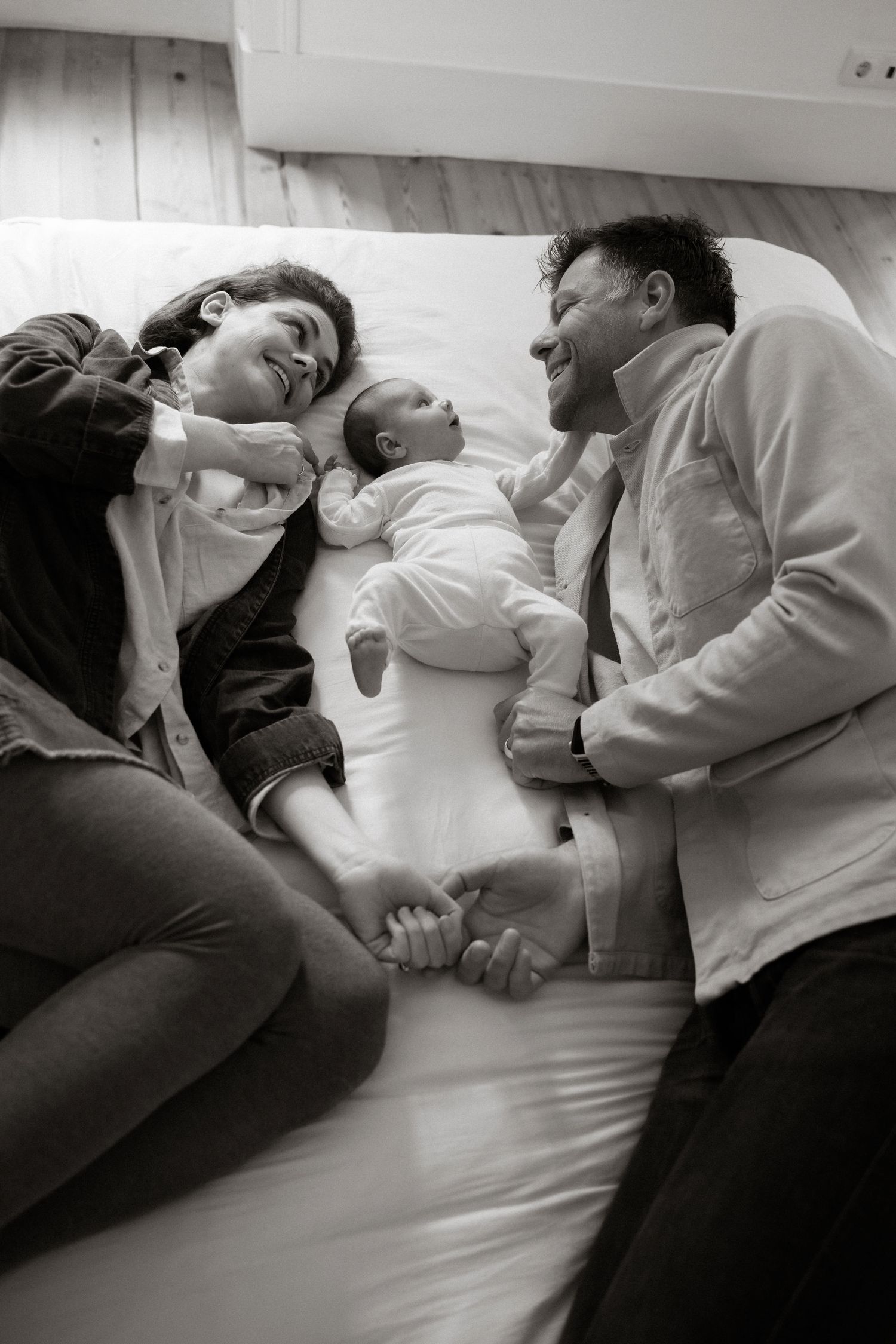 Lisbon Newborn Photographer, Natural Family Photos, Black and White Photo