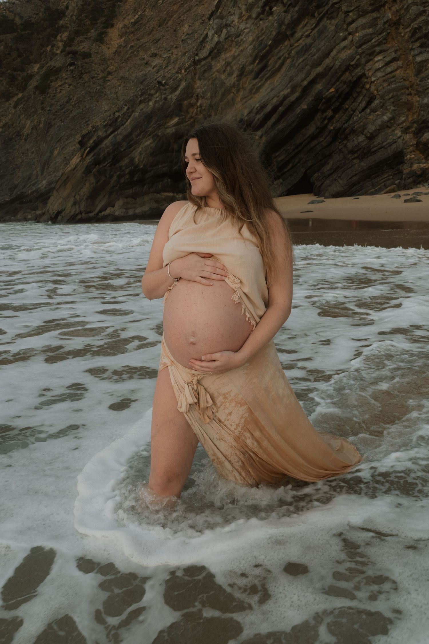 Lisbon Maternity Photographer, Natural Maternity Photoshoot, Wild Beach Photoshoot, Outdoor Maternity Session in Lisbon
