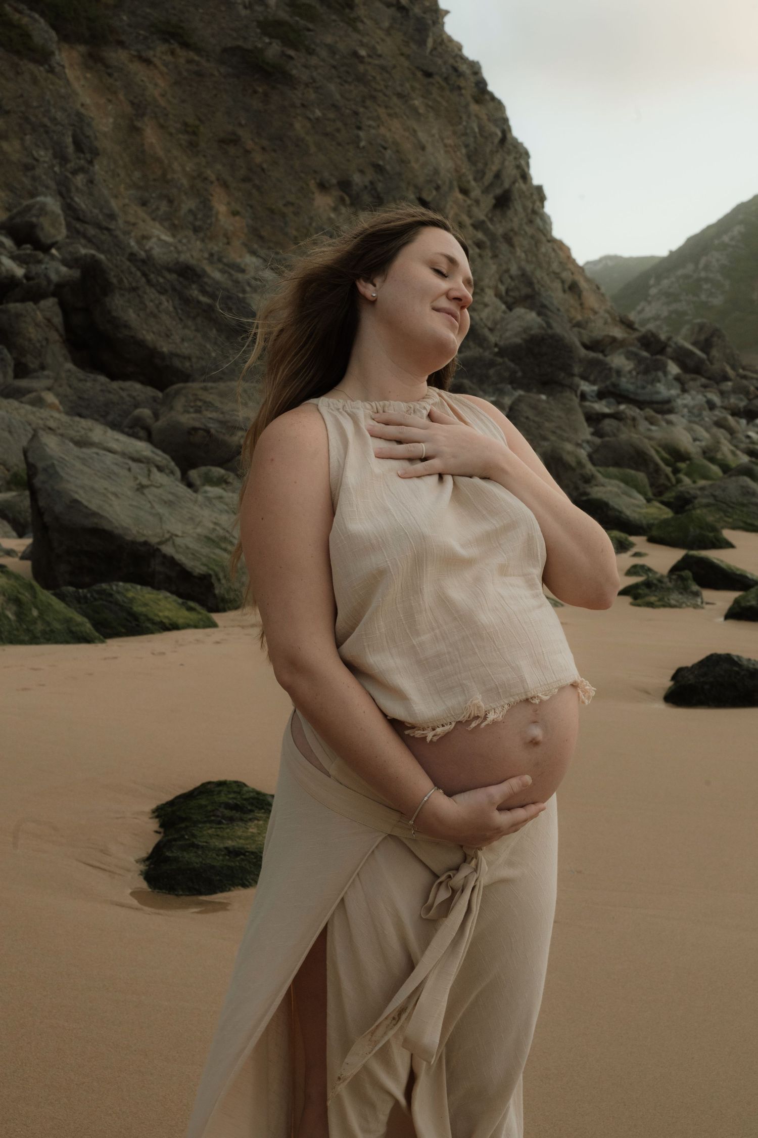 Lisbon Maternity Photographer, Natural Maternity Photoshoot, Beach Photoshoot, Outdoor Maternity Session in Lisbon