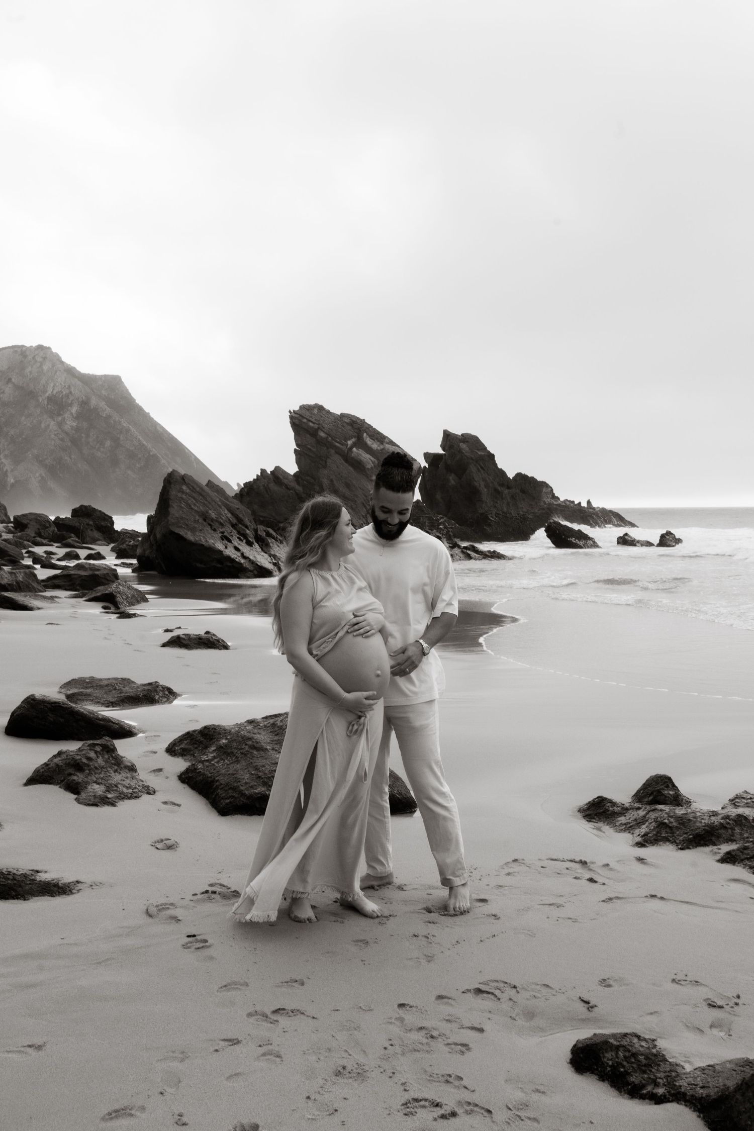Lisbon Maternity Photographer, Natural Maternity Photoshoot, Beach Couple Photoshoot, Outdoor Maternity Session in Lisbon