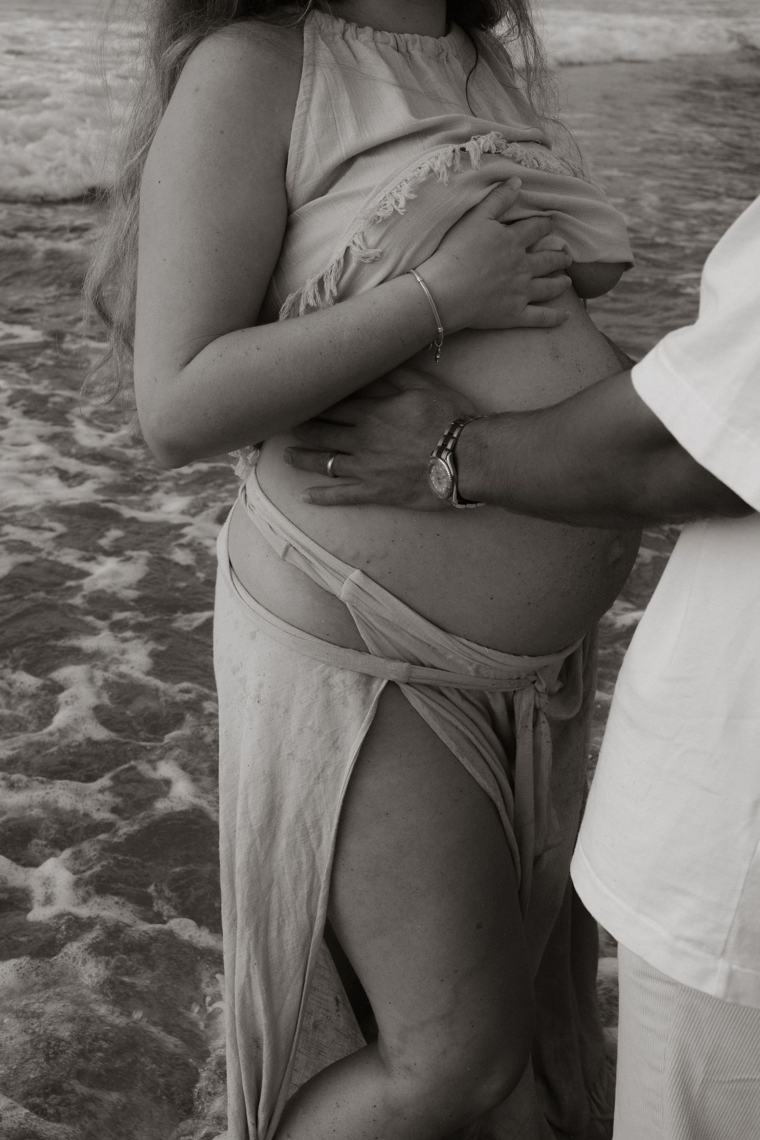 Lisbon Maternity Photographer, Natural Maternity Photoshoot, Beach Photoshoot, Details, Outdoor Maternity Session in Lisbon