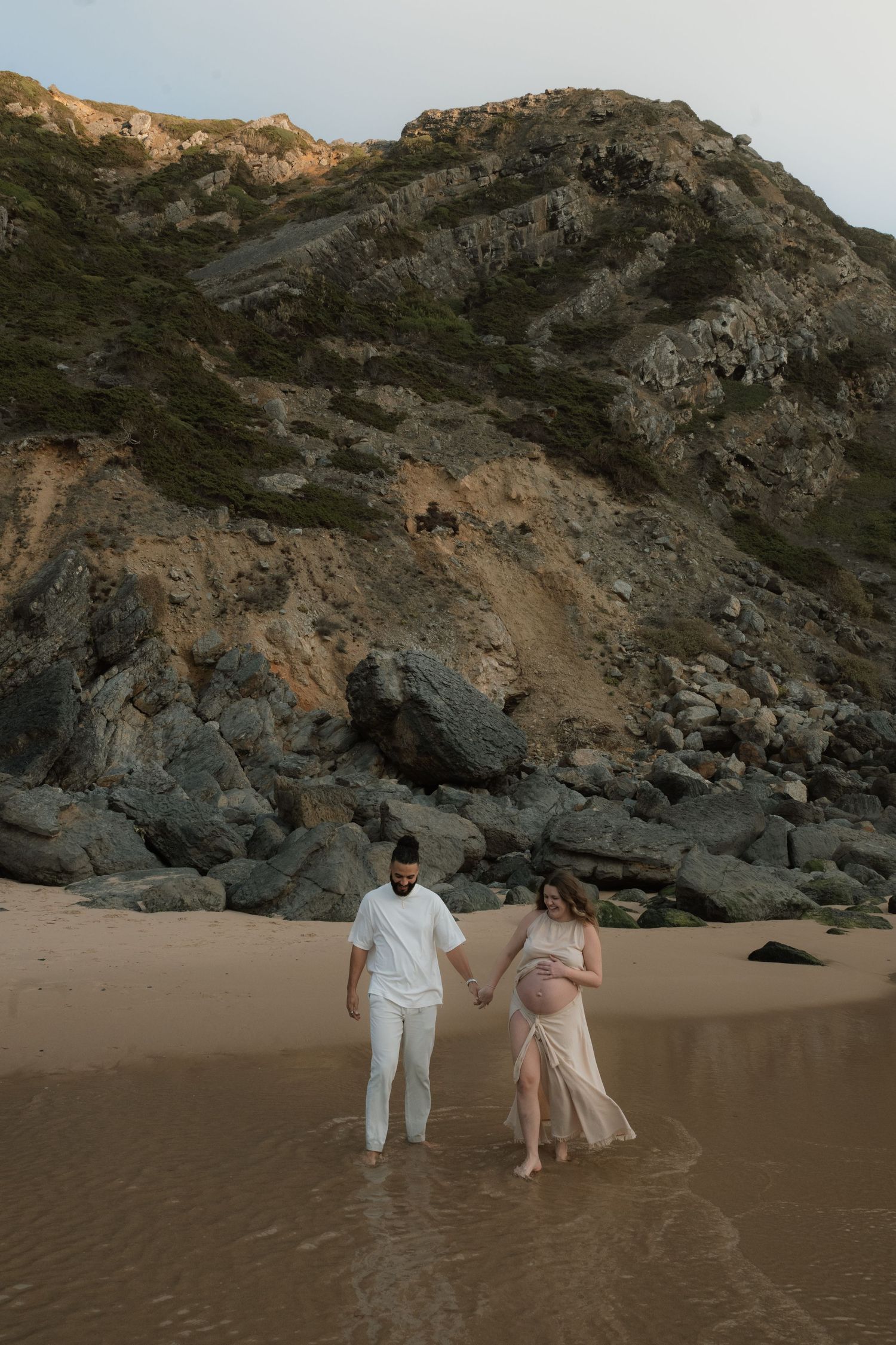 Lisbon Maternity Photographer, Natural Maternity Photoshoot, Beach Photoshoot, Outdoor Maternity Session in Lisbon