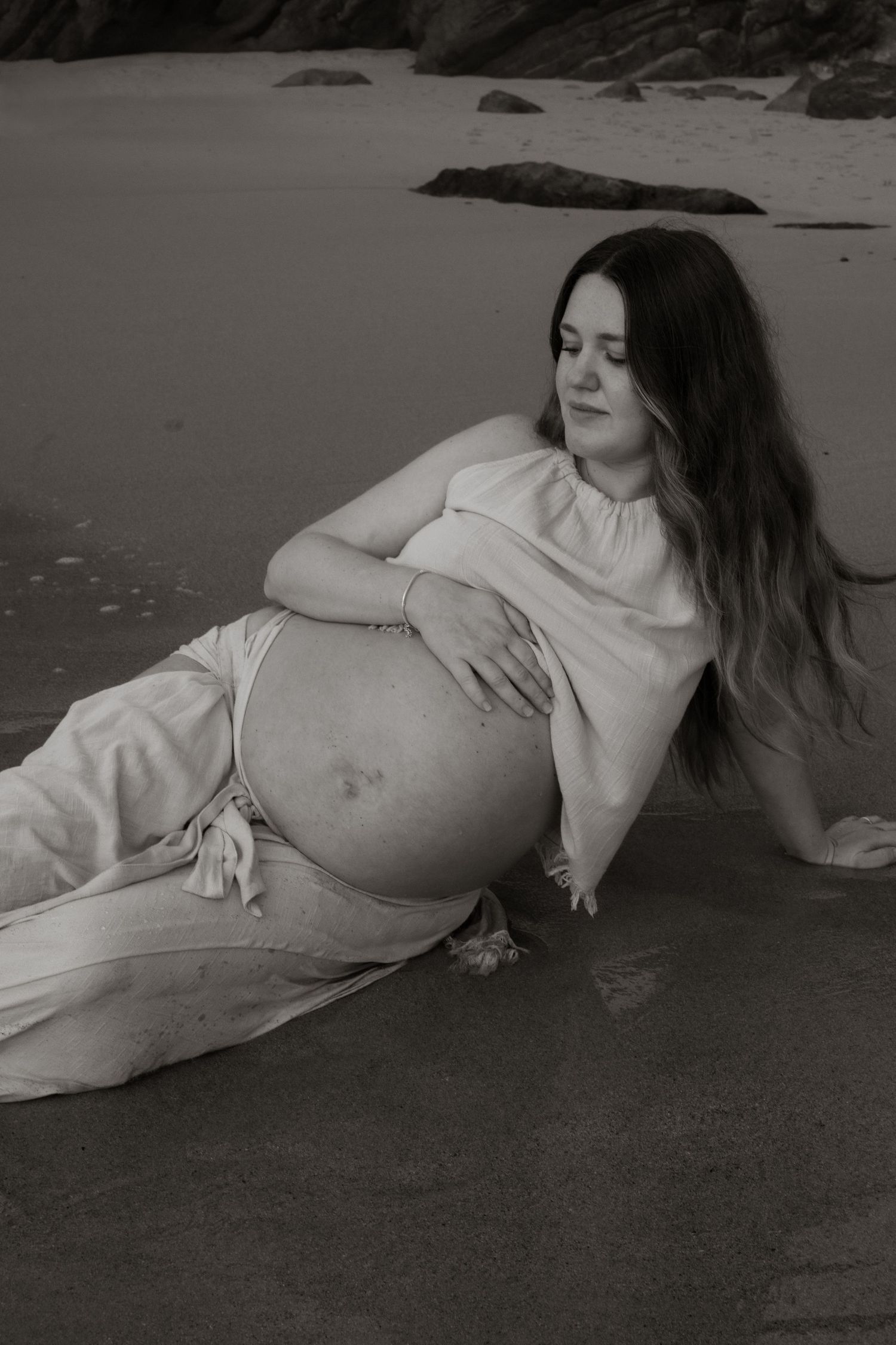 Lisbon Maternity Photographer, Natural Maternity Photoshoot, Beach Photoshoot, Outdoor Maternity Session in Lisbon