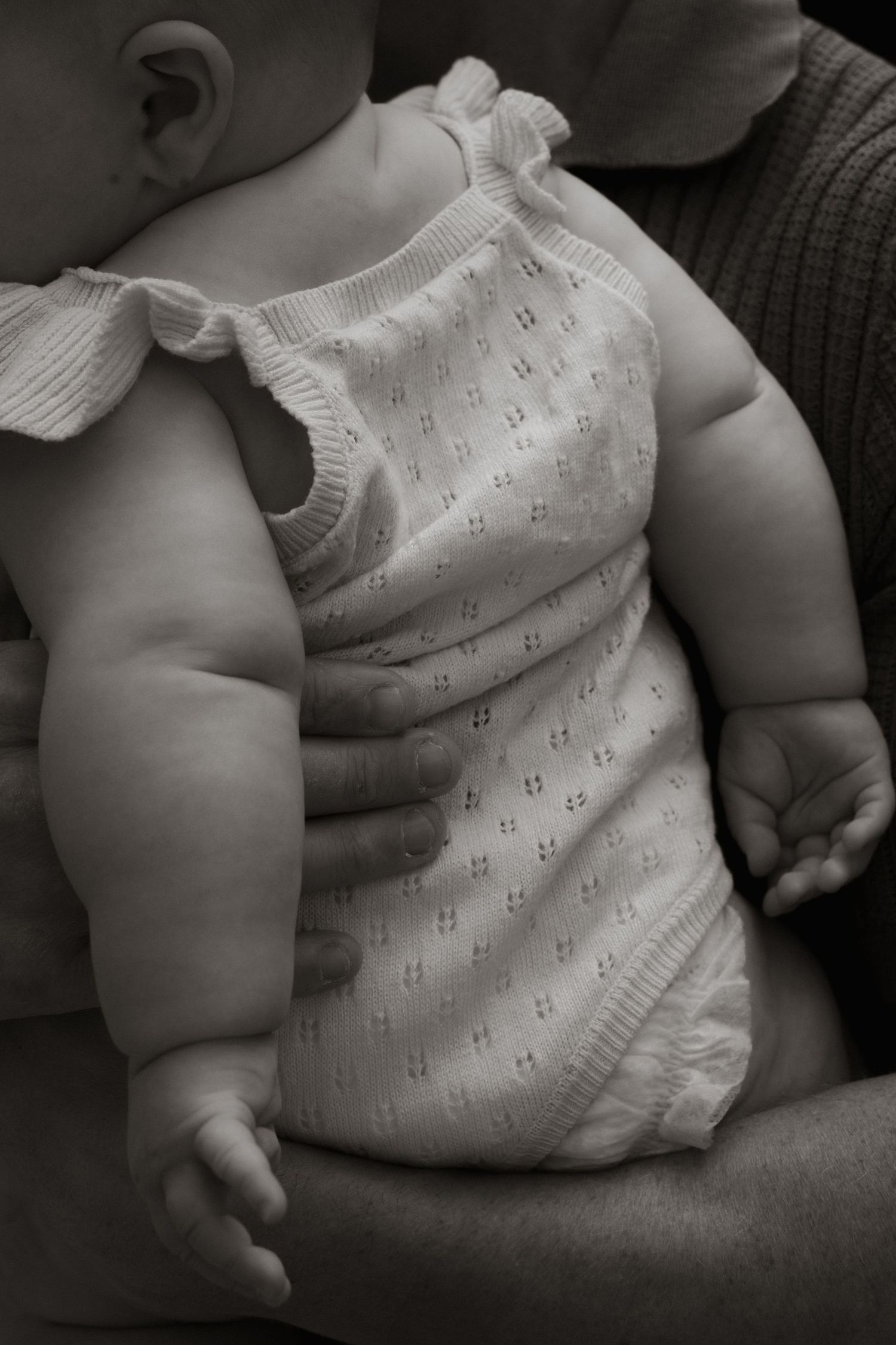 Lisbon Newborn Photographer, Black and White, Details, Styling Guide