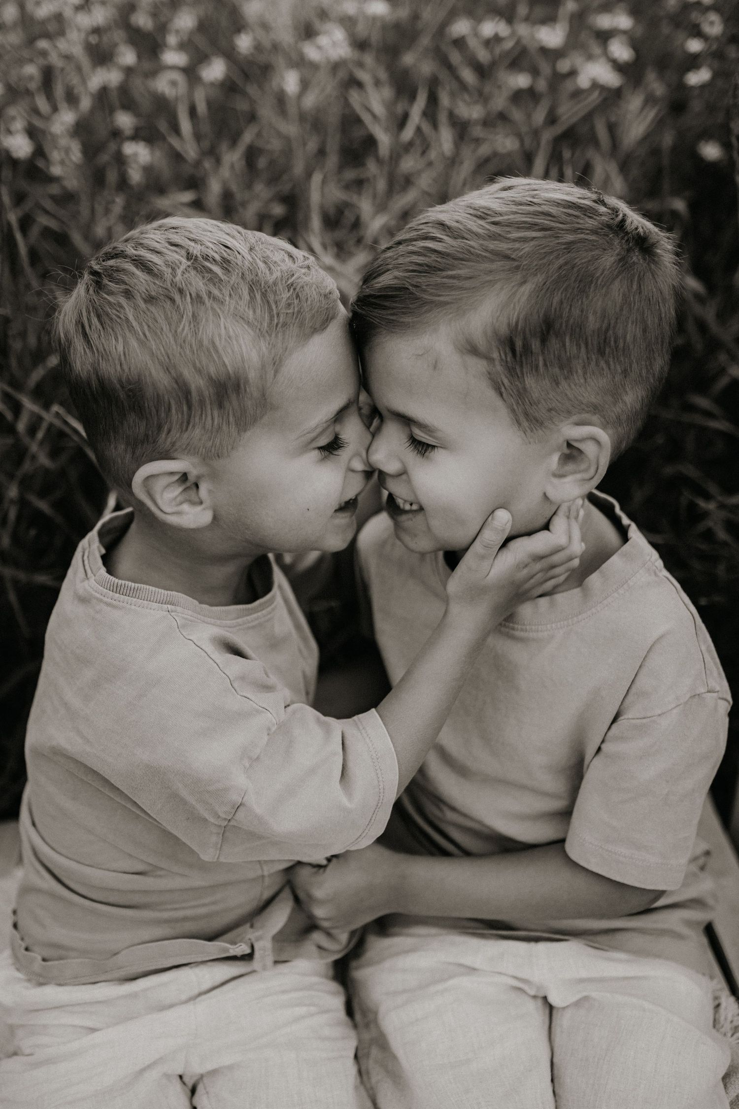 Moderne Familienfotografie in Franken mit natürlichen Portraits für Bad Rodach, Rödental, Ebern, Haßfurt und die Region.