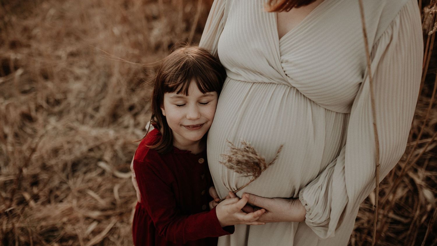 Schwangerschafts- und Babybauchfotografie in Eisfeld, Römhild, Coburg & Hildburghausen. Natürliche, liebevolle Bilder voller Emotionen