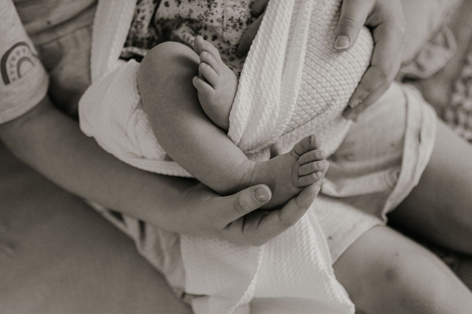 Neugeborenenportraits für Rhön-Grabfeld, Bad Königshofen und Römhild – professionelle Babybilder mit Fokus auf Details.