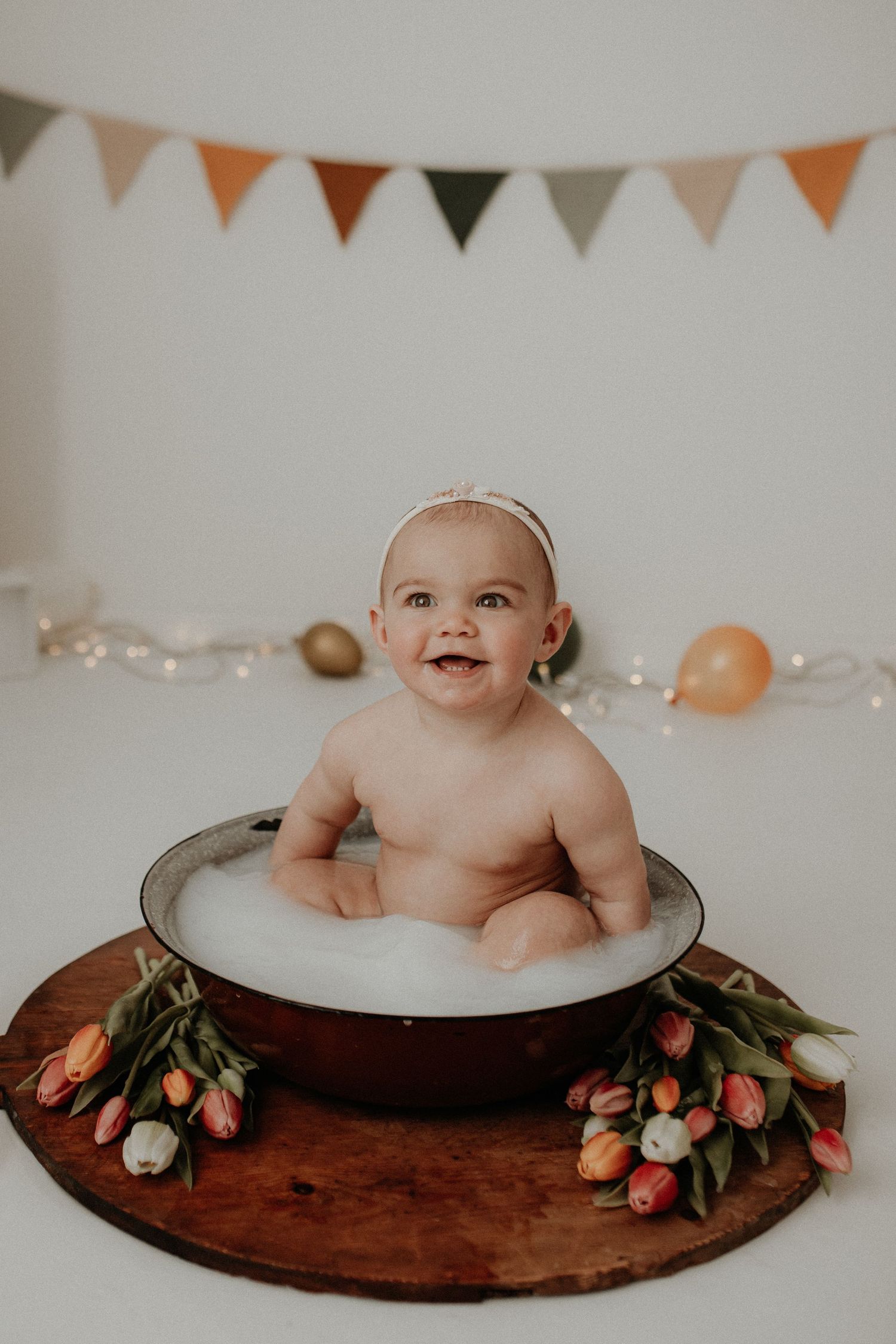 Geburtstags-Shooting im Milchbad im Raum Meiningen – fröhliche, authentische Kinderfotografie mit viel Bewegung und Freude.