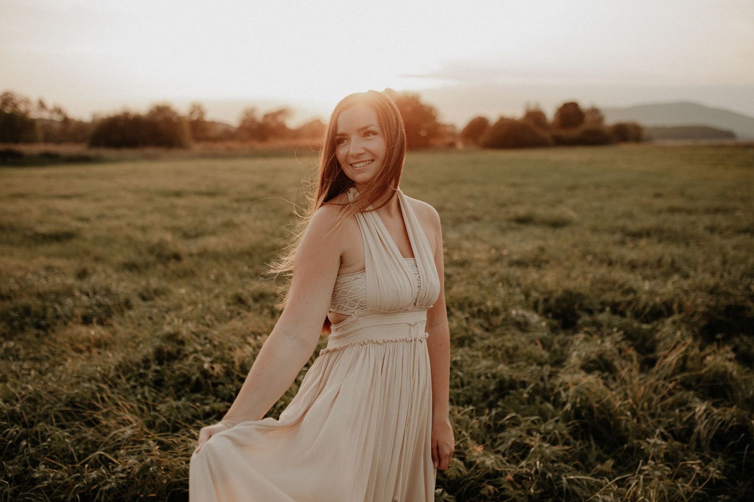 Fotografin für Portraitshooting in Franken - Shooting in der Natur voller Leichtigkeit und Freude