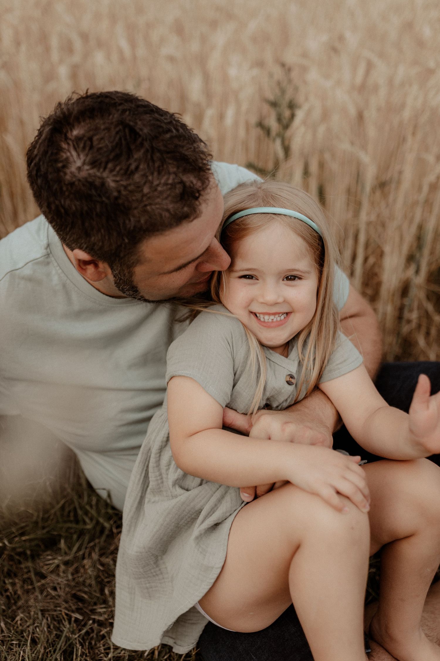 Familienfotografie im Raum Meiningen und Schleusingen – innige Momente bei einem Wohlfühlshooting im Freien