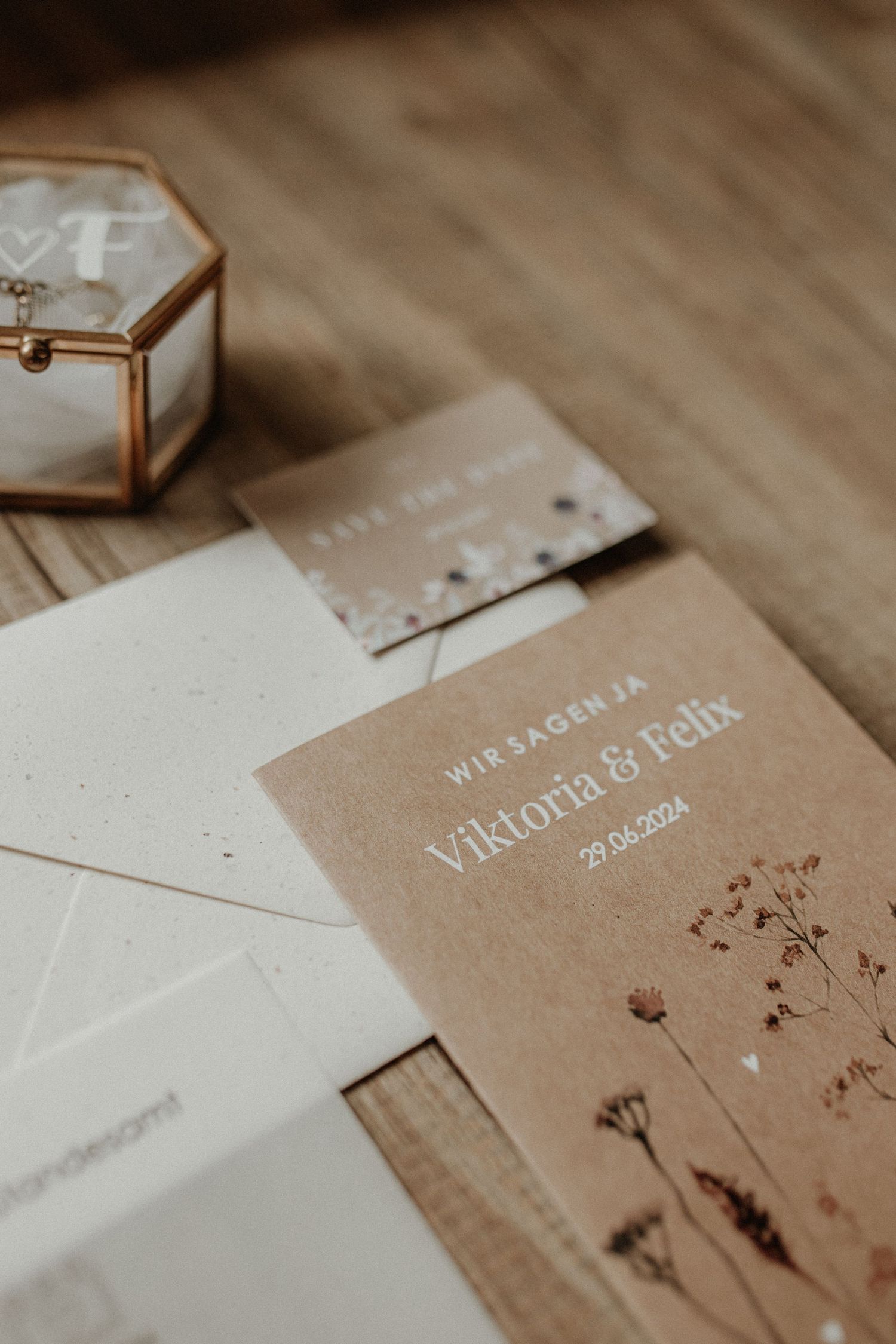Detailaufnahme bei einer Hochzeit – liebevoll fotografiert während der Hochzeitsbegleitung im Raum Coburg, Bad Rodach und Hildburghausen