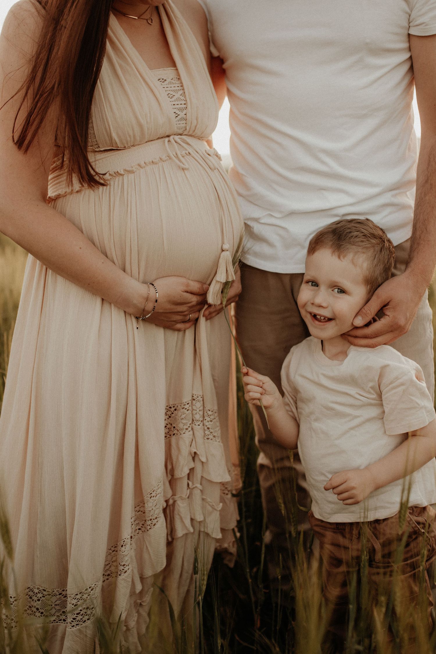 Schwangerschaftsfotos Eisfeld – liebevolle Babybauchfotografie im Freien