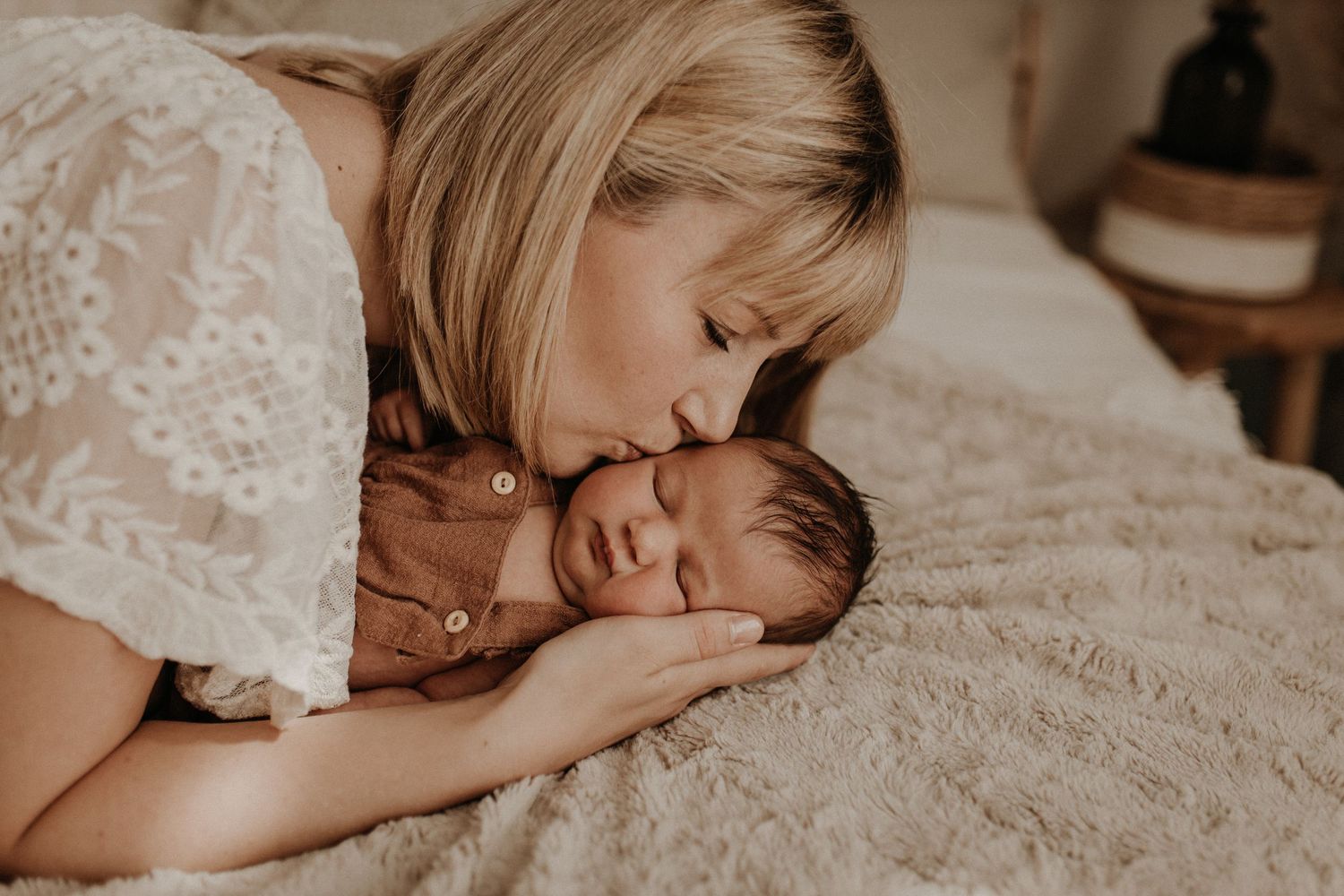 Neugeborenenportraits für Rhön-Grabfeld, Bad Königshofen und Römhild – professionelle Babybilder mit Fokus auf Details.