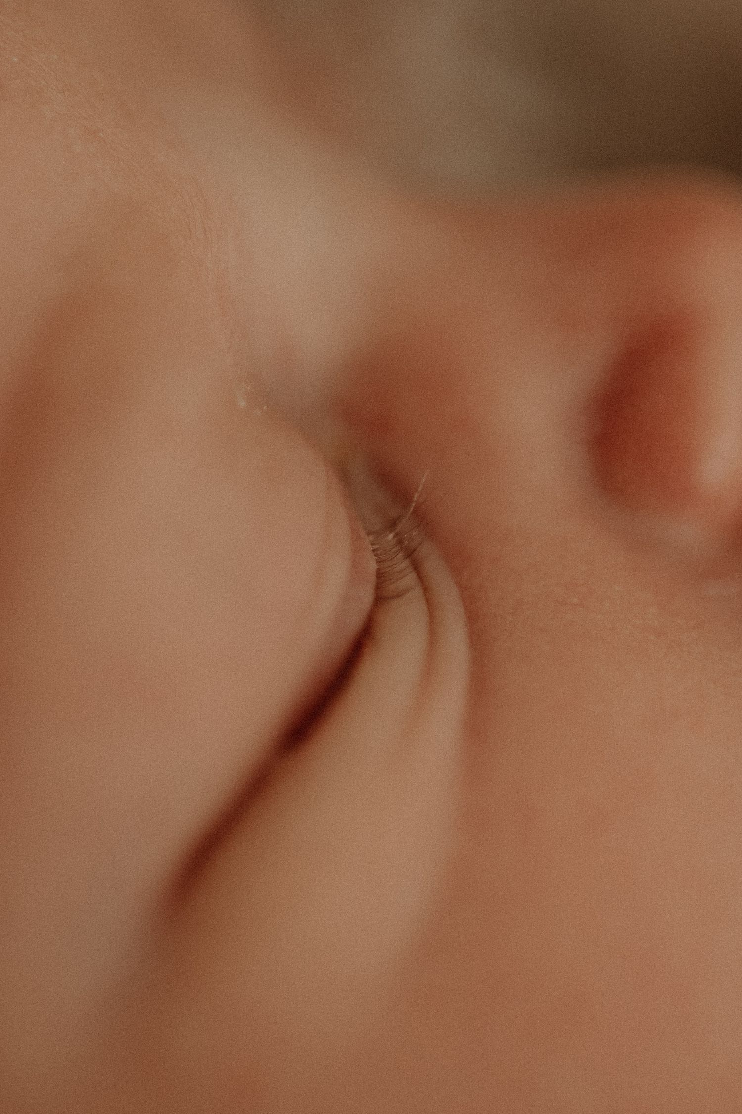 Neugeborenenportraits für Rhön-Grabfeld, Bad Königshofen und Römhild – professionelle Babybilder mit Fokus auf Details.