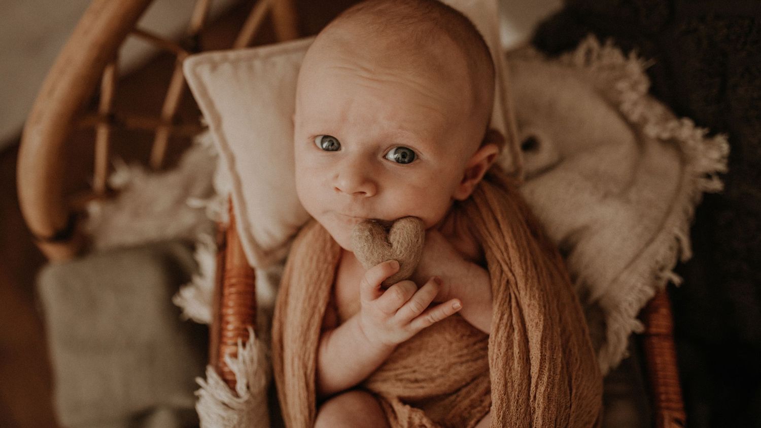 Neugeborenenportraits im Studio Streufdorf – ruhige, sanfte Babyfotos für Familien aus Südthüringen.