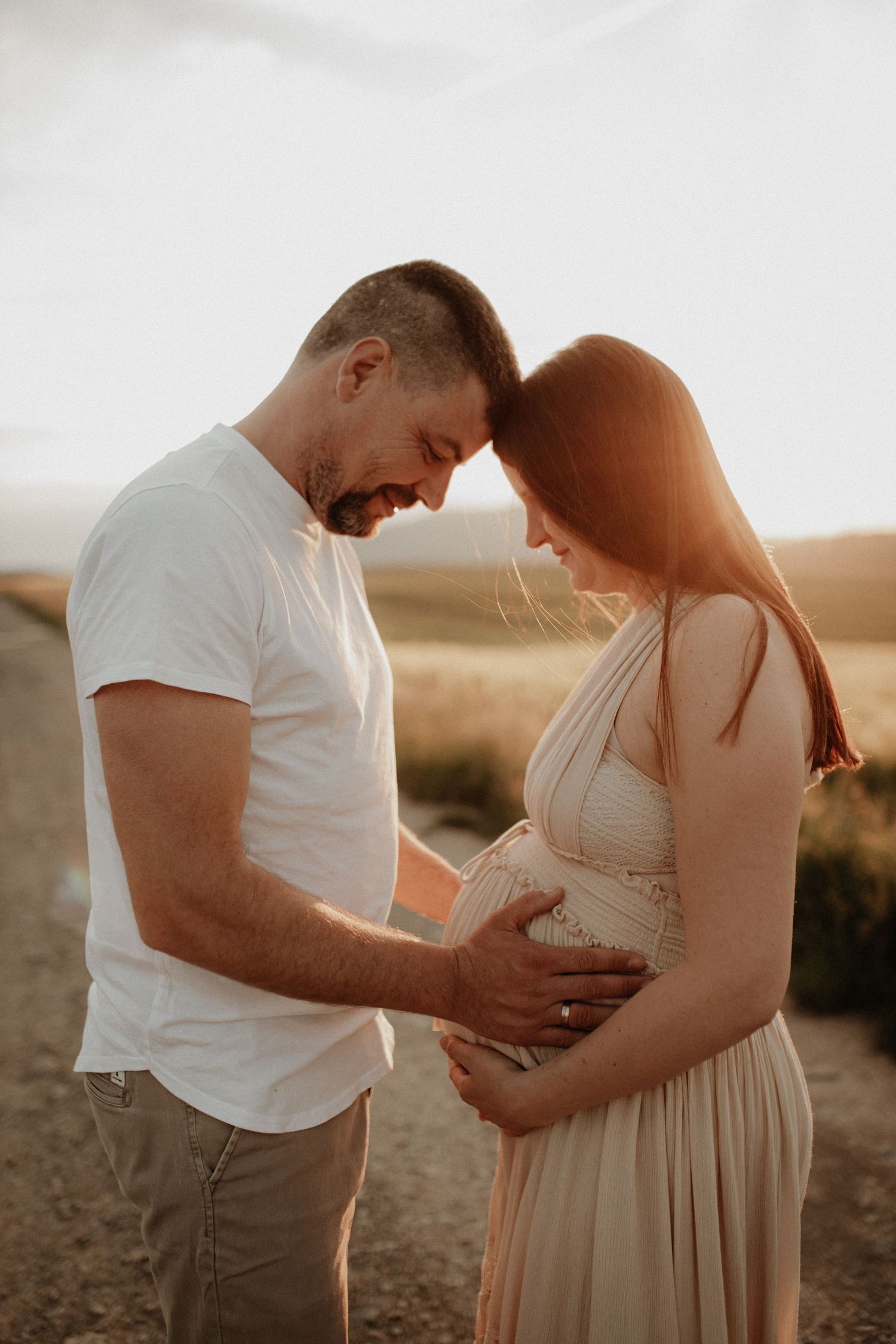 Schwangerschaftsfoto in Hildburghausen, Römhild, Meiningen, Bad Königshofen und Umgebung – natürliche Babybauchfotografie voller Emotionen