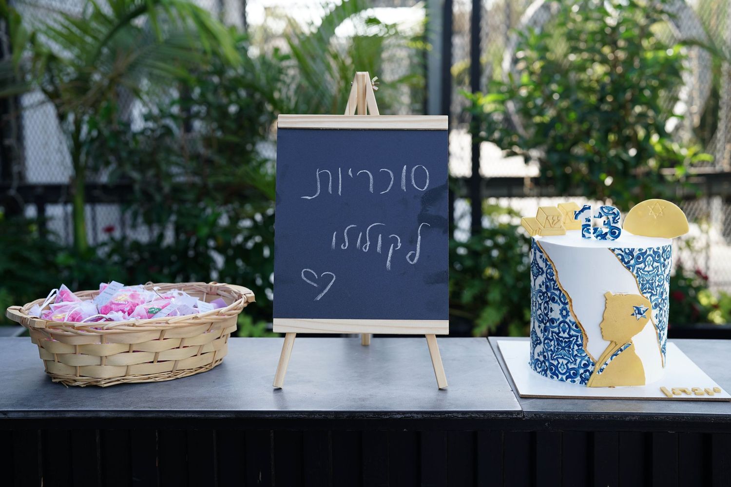 Event display with chalkboard signs and decorative baskets on white tables.