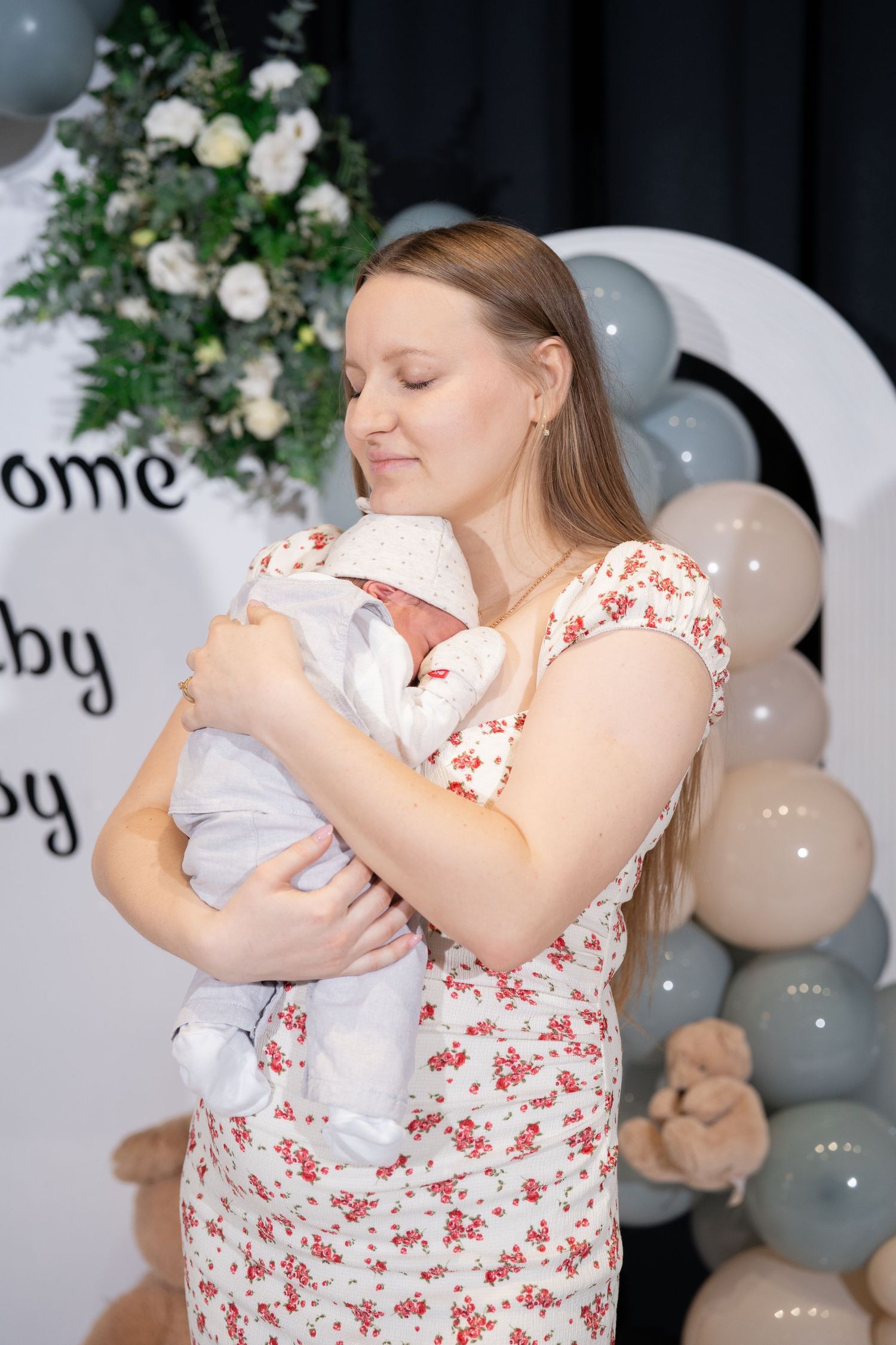 Tender moments captured during a maternity photoshoot with balloon and floral decorations.