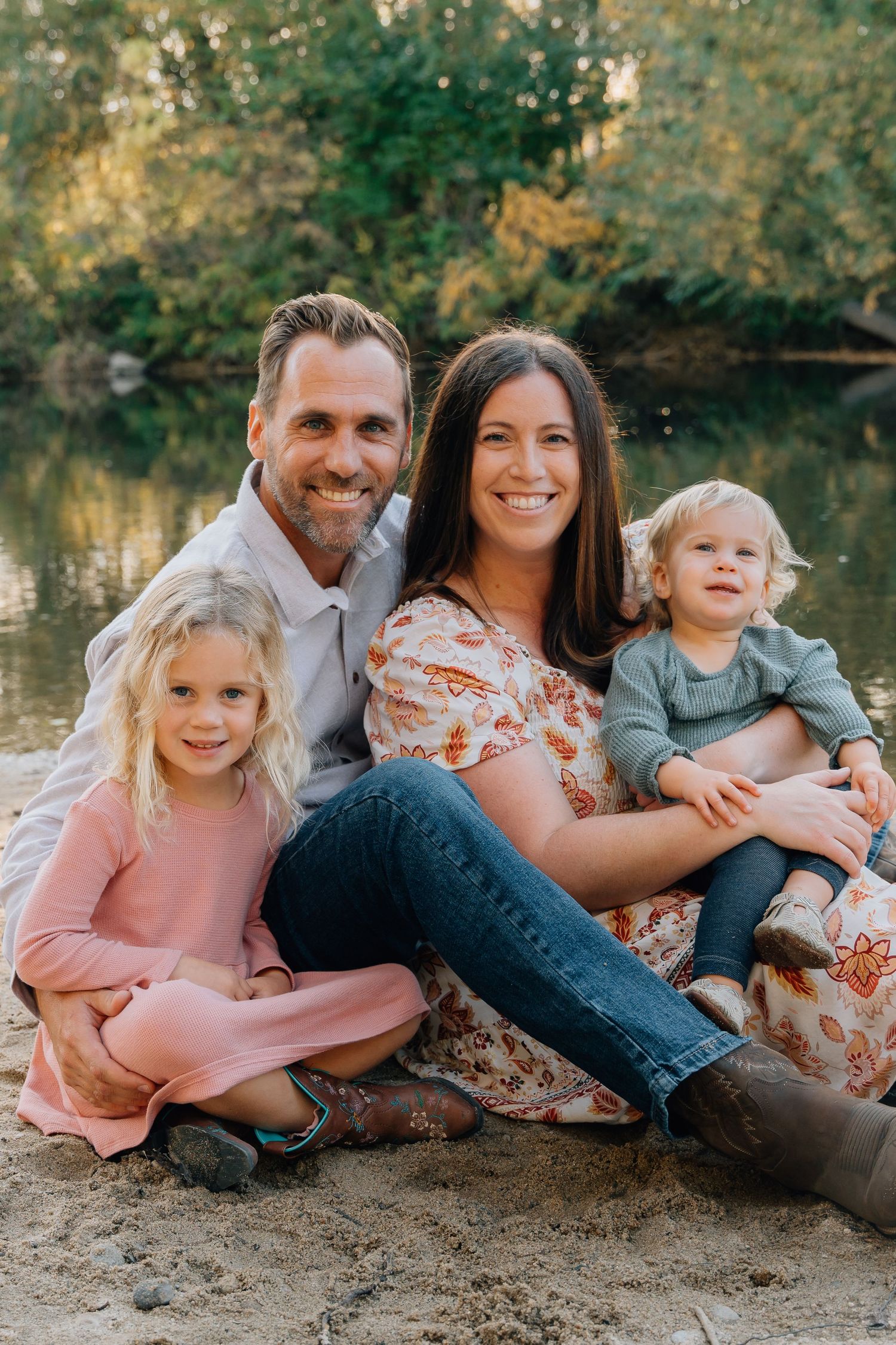 Golden-hour family, couples, senior, and elopement photography in California, Colorado, Hawaii, and Idaho.