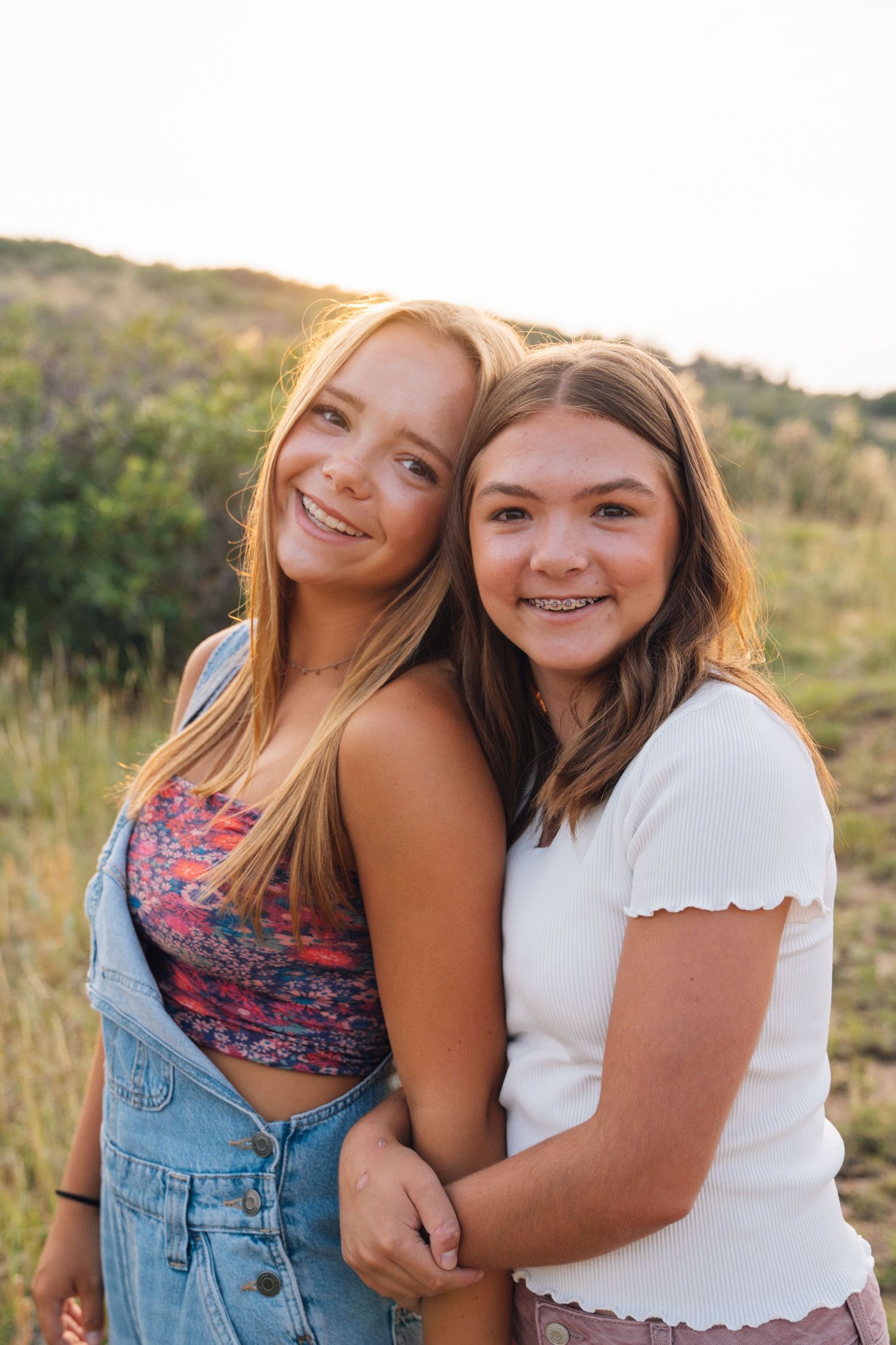 Golden-hour family, couples, senior, and elopement photography in California, Colorado, Hawaii, and Idaho. Travel, beach, and mountain portr