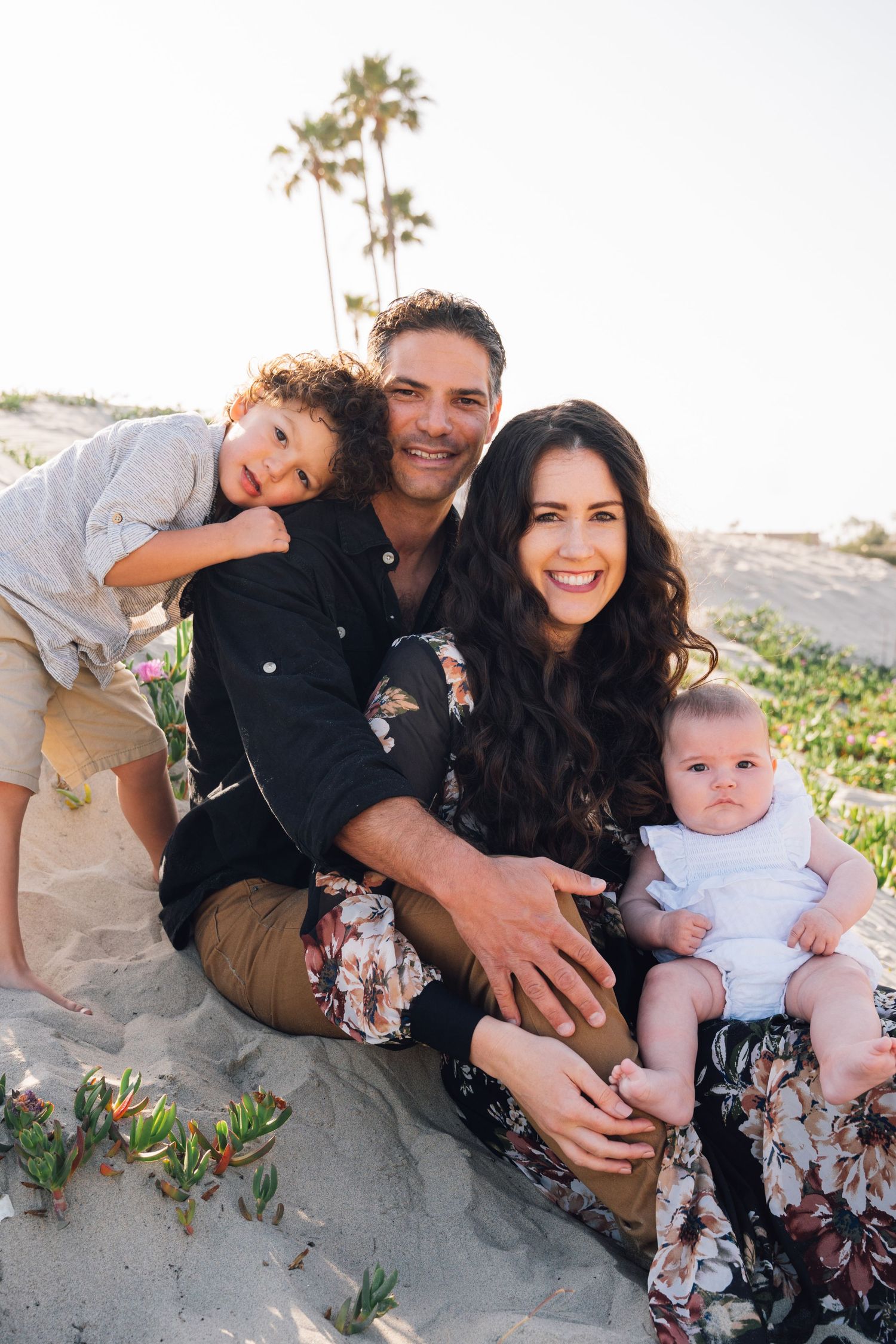 Travel family, senior, and couples photography across California, Colorado, Hawaii, and Idaho. Golden-hour beach and mountain sessions.