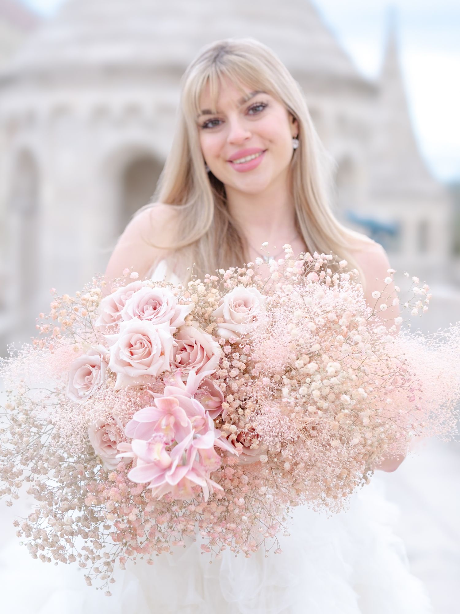 Sabina Decors bouquet displayed at Fisherman’s Bastion in Budapest during a luxury elopement shoot, styled for an elegant wedding