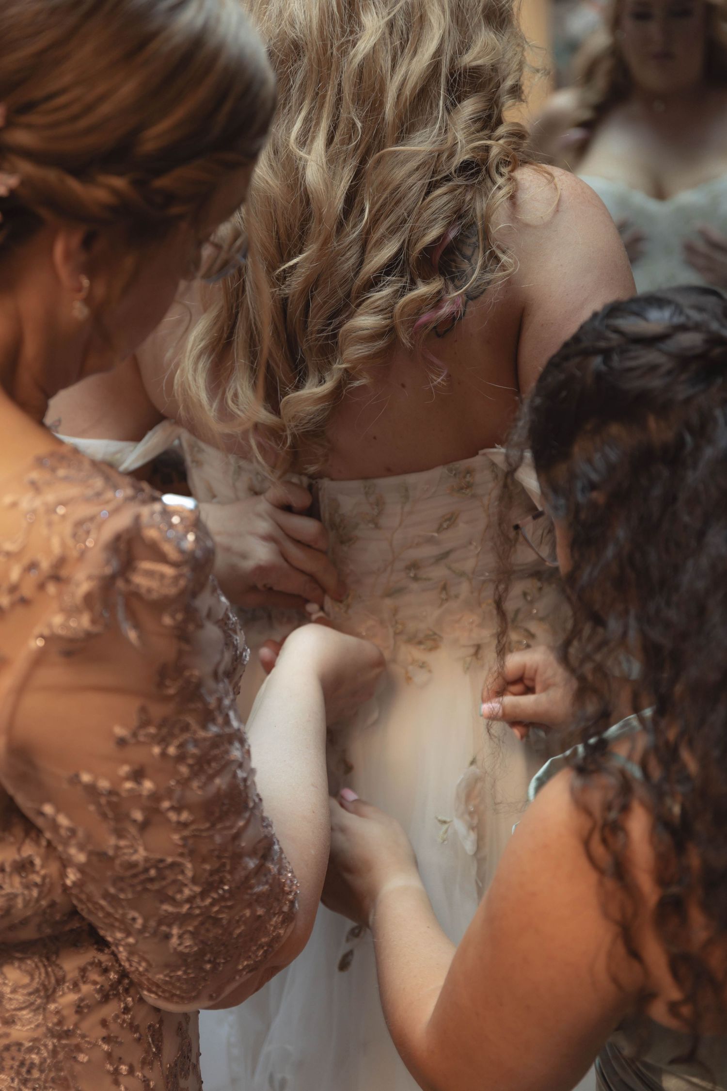Wedding photographer Cleveland Ohio 
Cinematic photographer Cleveland Ohio 
Documentary style photographer 
moody Ohio photographer