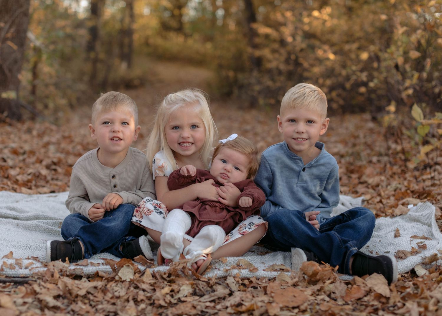 4 small kids portraits in clear lake iowa
