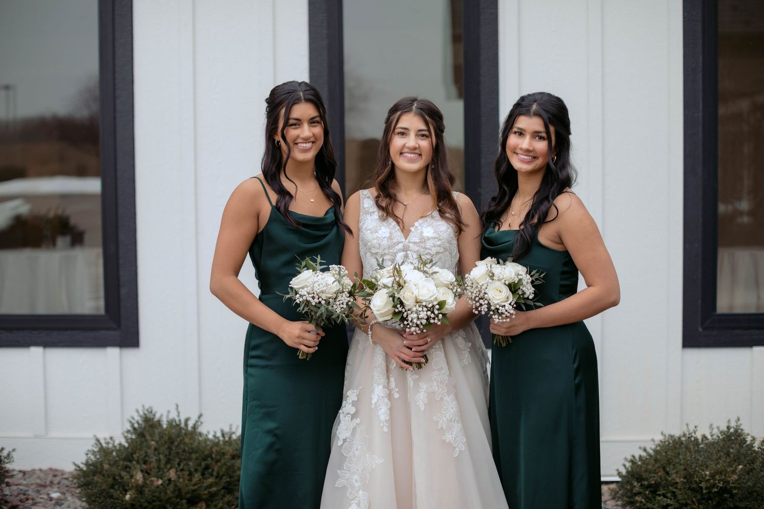 Bride and sisters at Woodhaven in Cannon Falls Minnesota.