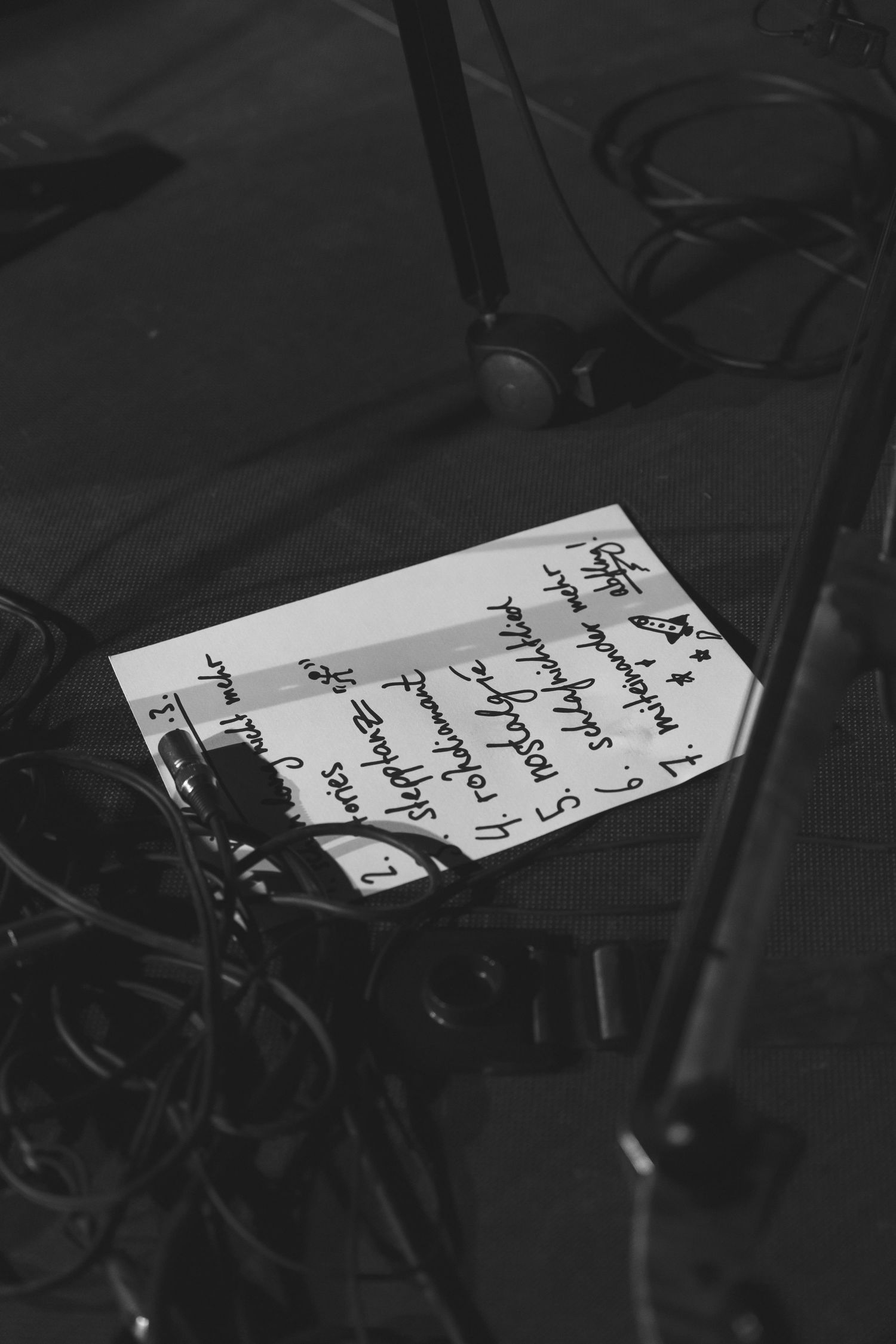 Live performance of ufonia on stage at die Villa in Leipzig.