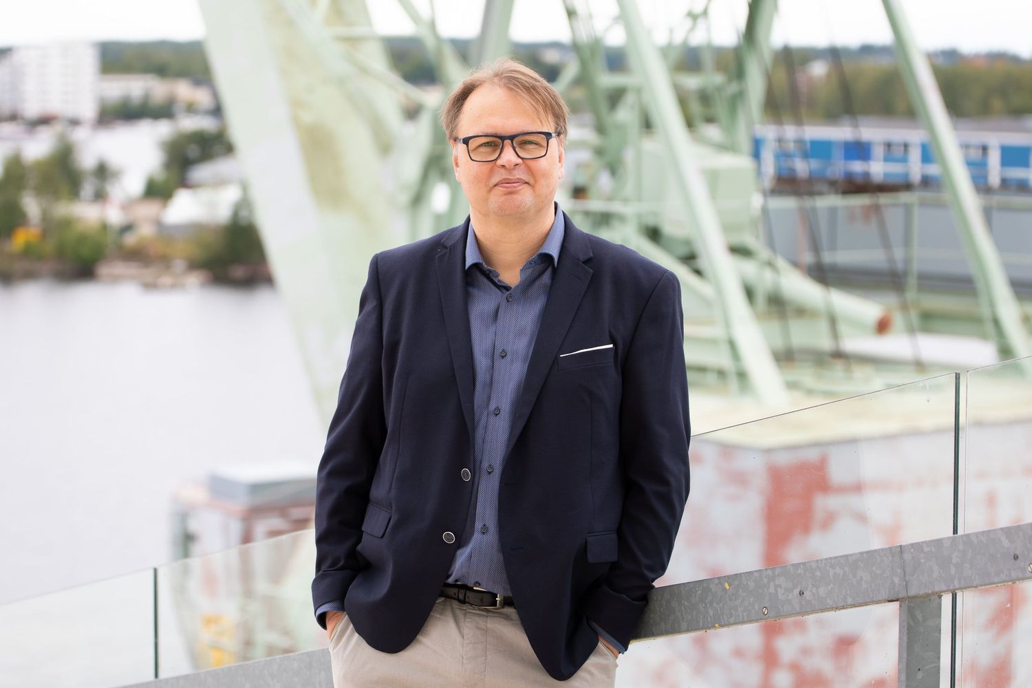Yrityksen henkilökuvaus Kotkan satamassa.