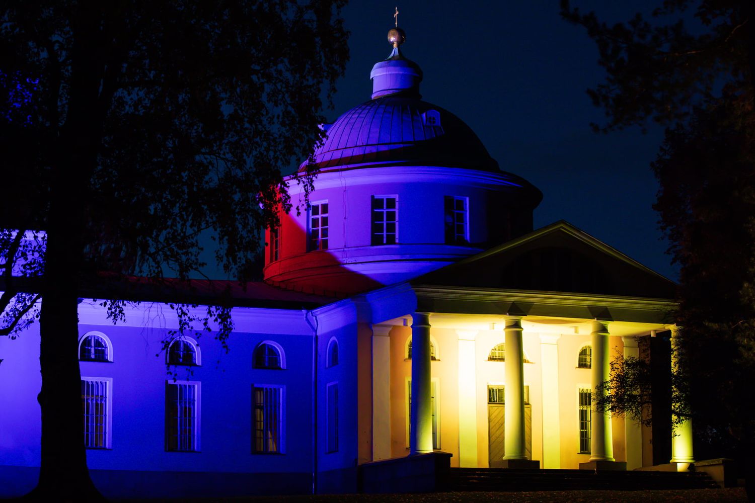 Kirkon sivuseinän väritys, Aaltoja! tapahtuma, Kotka
