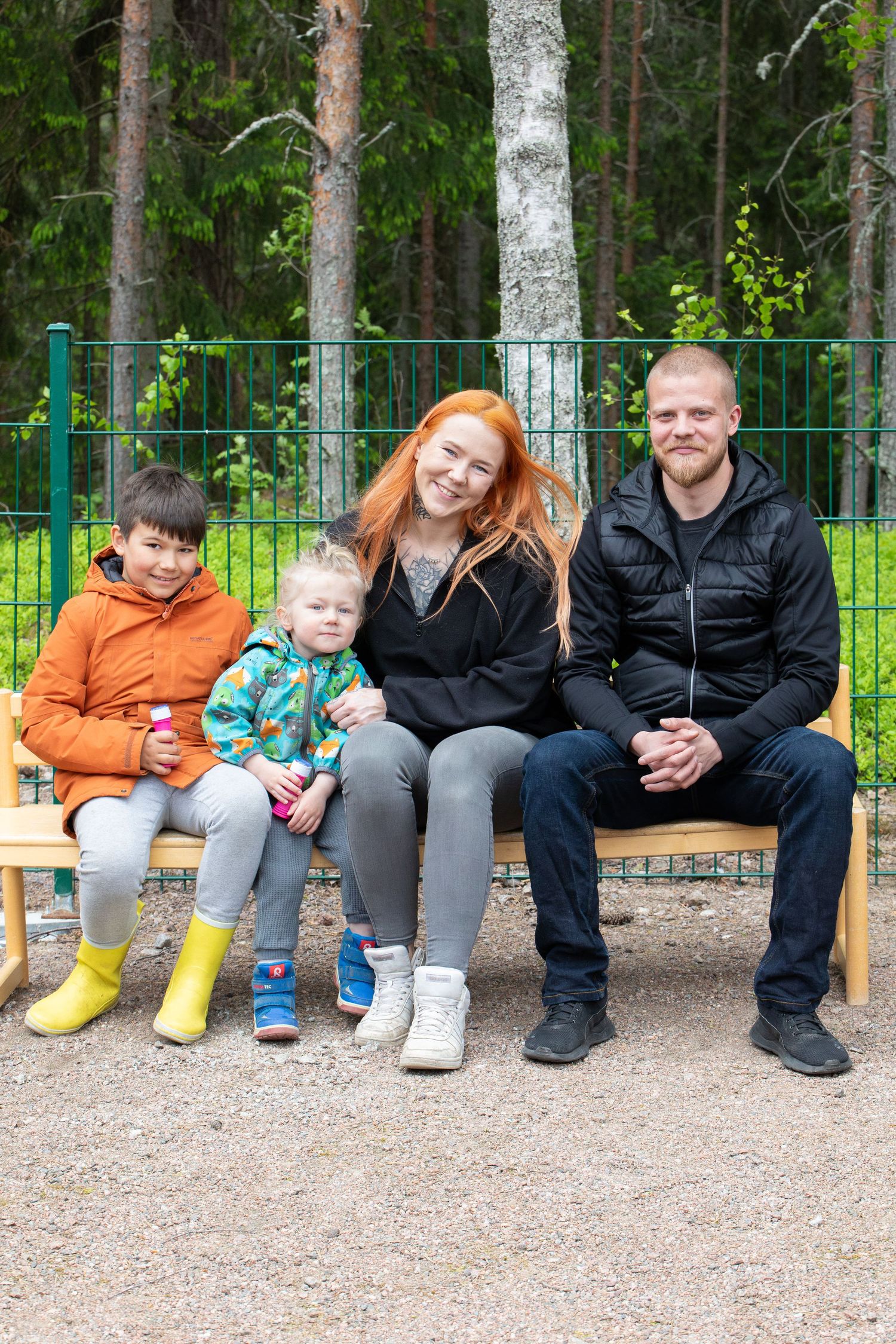 Perhekuva miniperhekuvauksesta Kotkassa.
