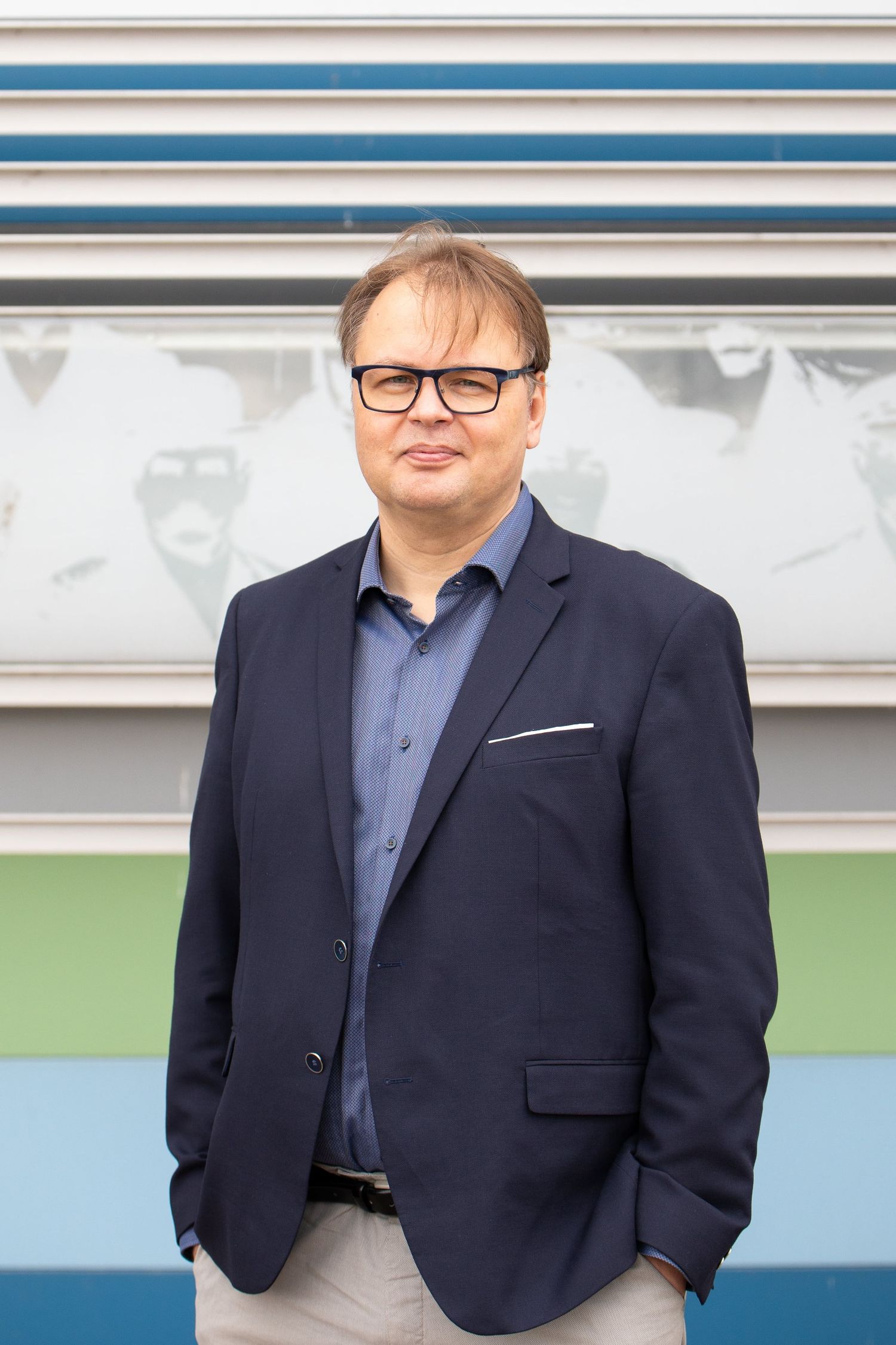 Henkilöpotretti Kotkan Vellamon edustalla.