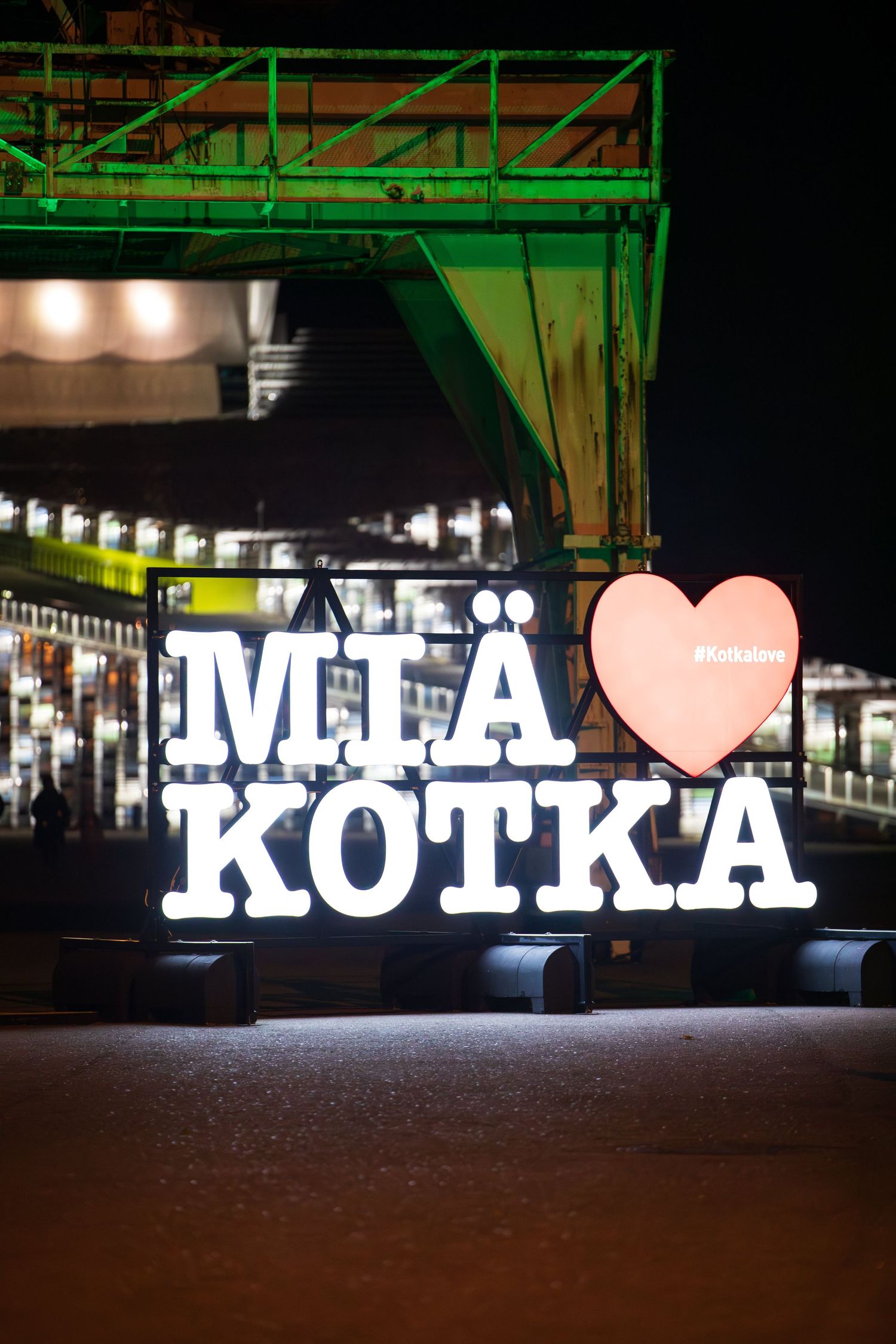 Miä sydän Kotka -valaistukyltti Aaltoja! tapahtumassa