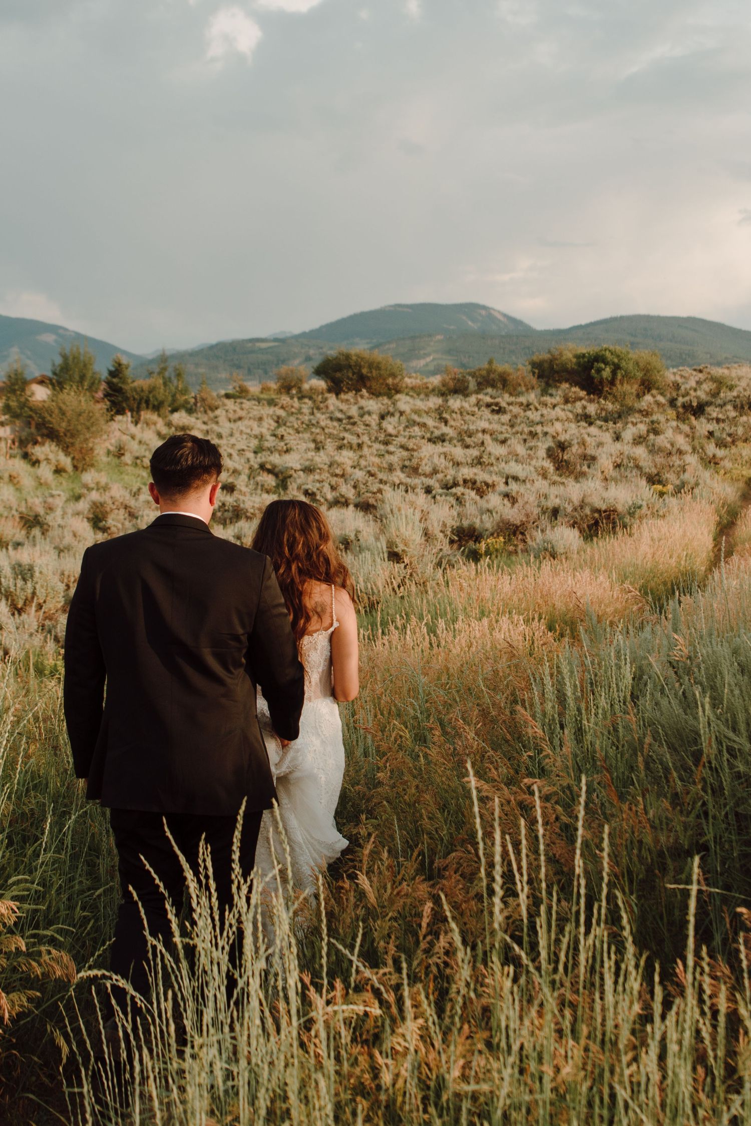 documentary style photographer, fine art wedding photographer cinematic wedding photographer, film inspired romantic dreamy editorial hawaii
