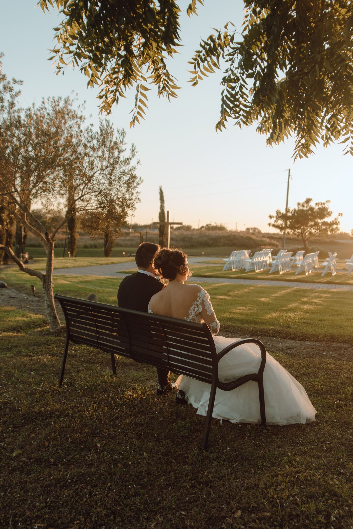 documentary style photographer, fine art wedding photographer cinematic wedding photographer, film inspired romantic dreamy editorial hawaii