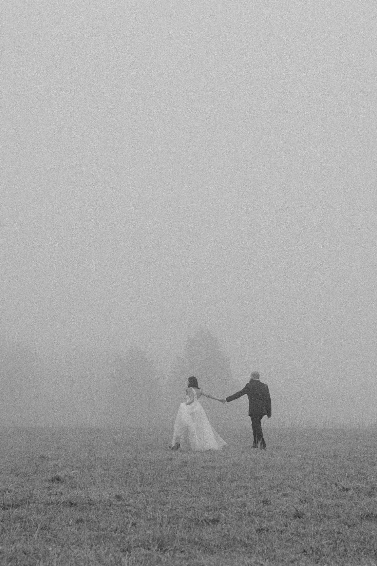 documentary style photographer, fine art wedding photographer cinematic wedding photographe  film inspired romantic dreamy editorial Montana