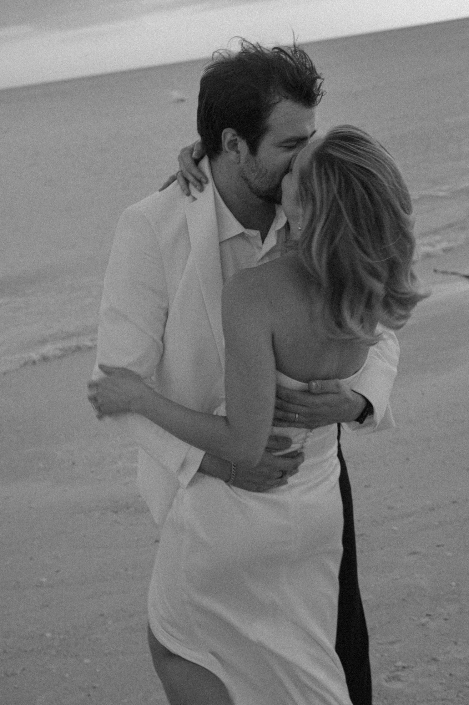 documentary style photographer, fine art wedding photographer cinematic wedding photographer, film inspired romantic dreamy editorial hawaii