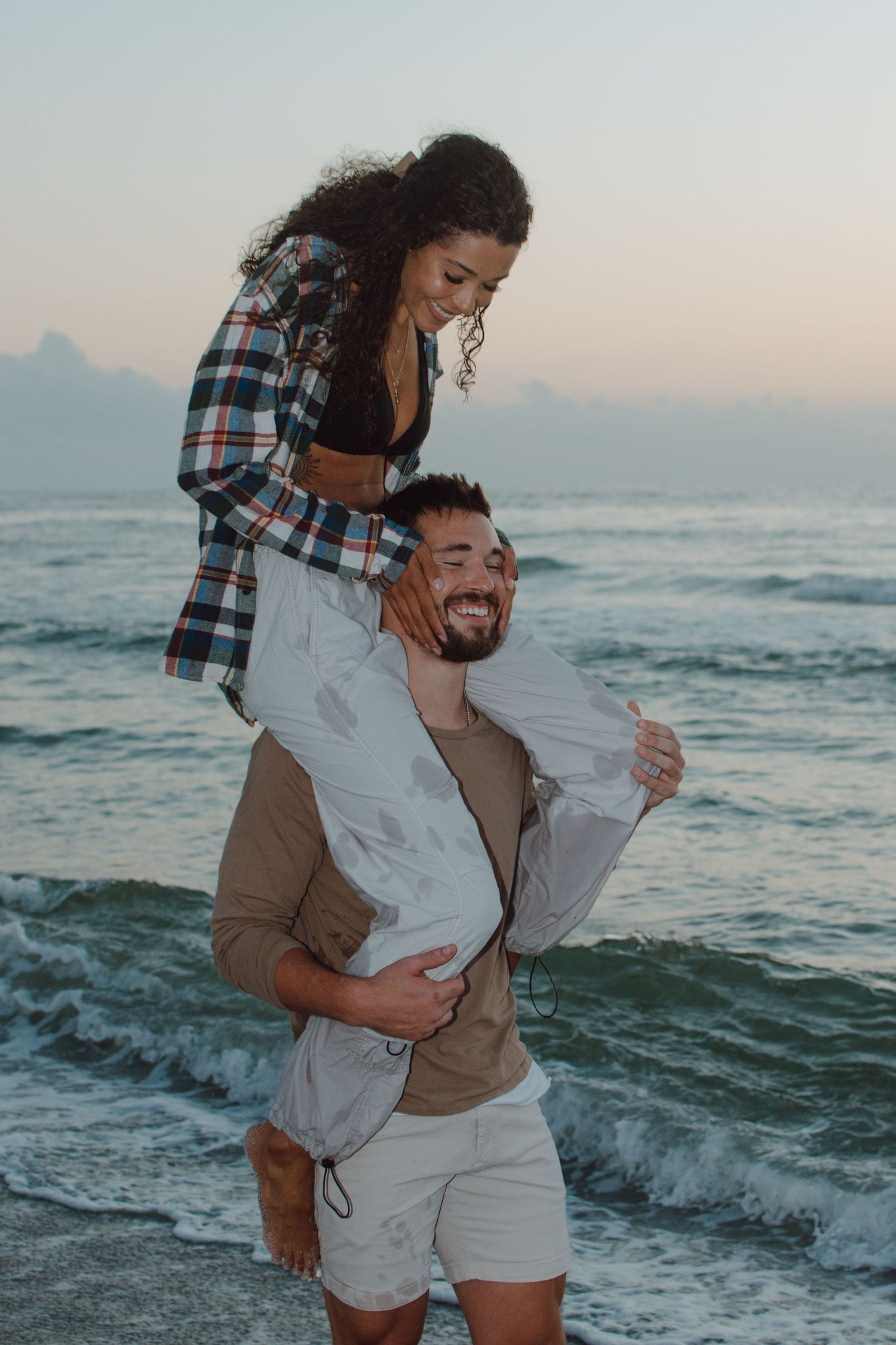documentary style photographer, fine art wedding photographer cinematic wedding photographer, film inspired romantic dreamy editorial hawaii