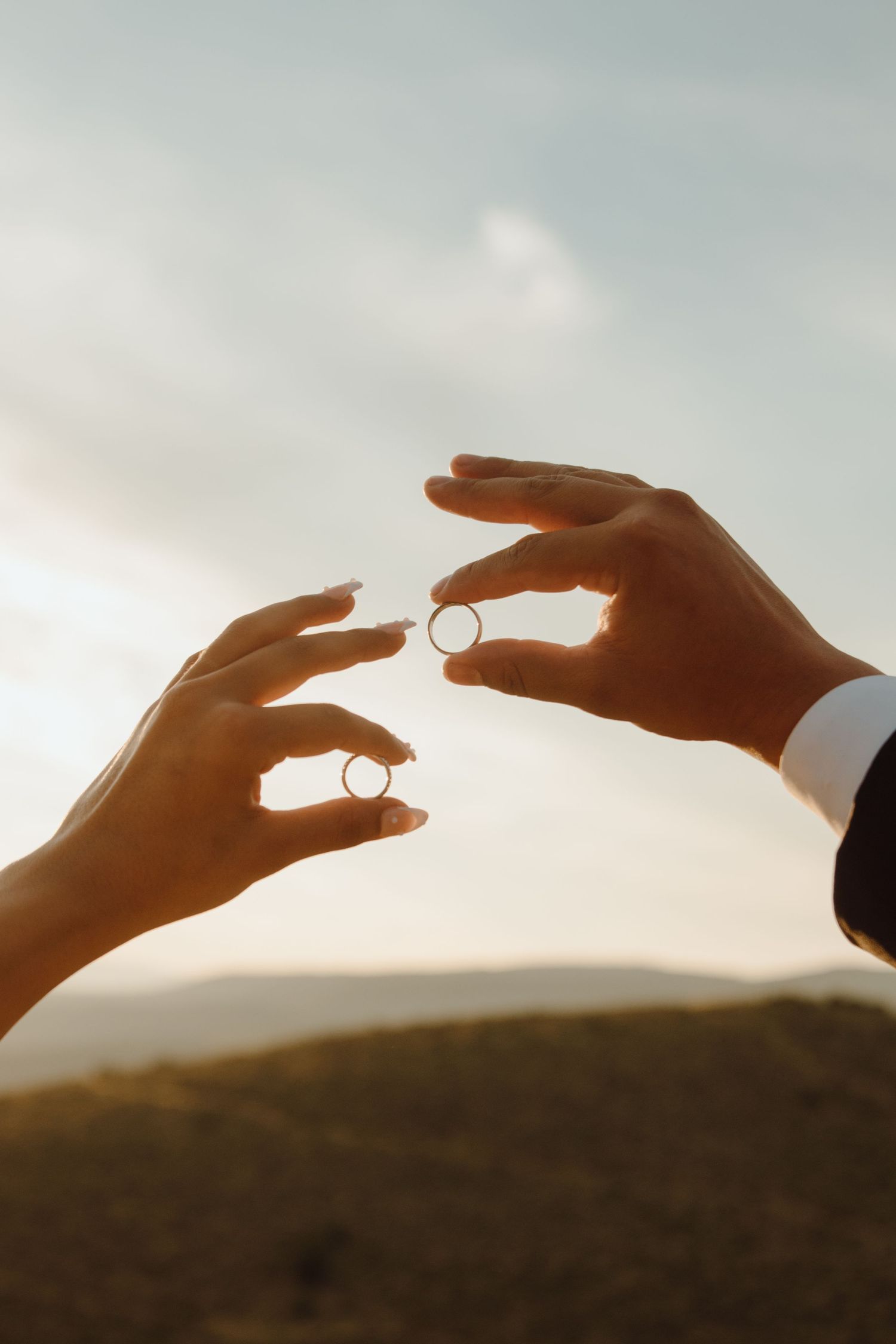 documentary style photographer, fine art wedding photographer cinematic wedding photographer, film inspired romantic dreamy editorial hawaii